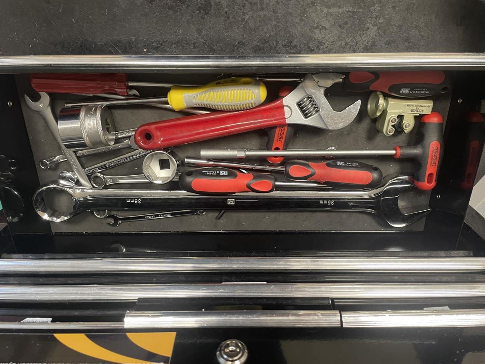 Worktop 6-Drawer Tool Cabinet and Contentents Comprising Assorted Hand Tools (GB REF#61) - Image 5 of 5