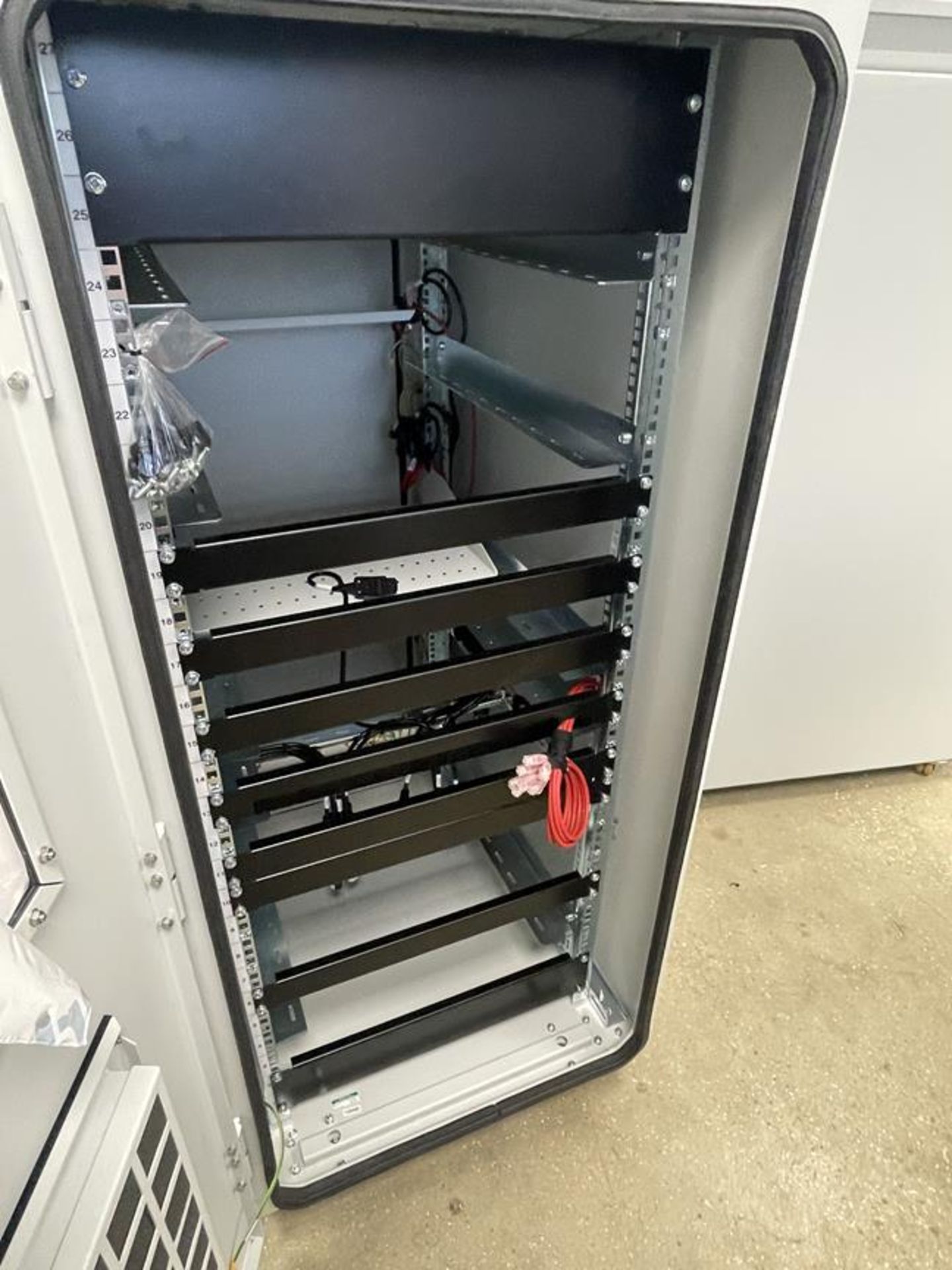 7x 27U 19" Server Racks with Integrated Rainford Fans (GB REF#207) - Image 3 of 6