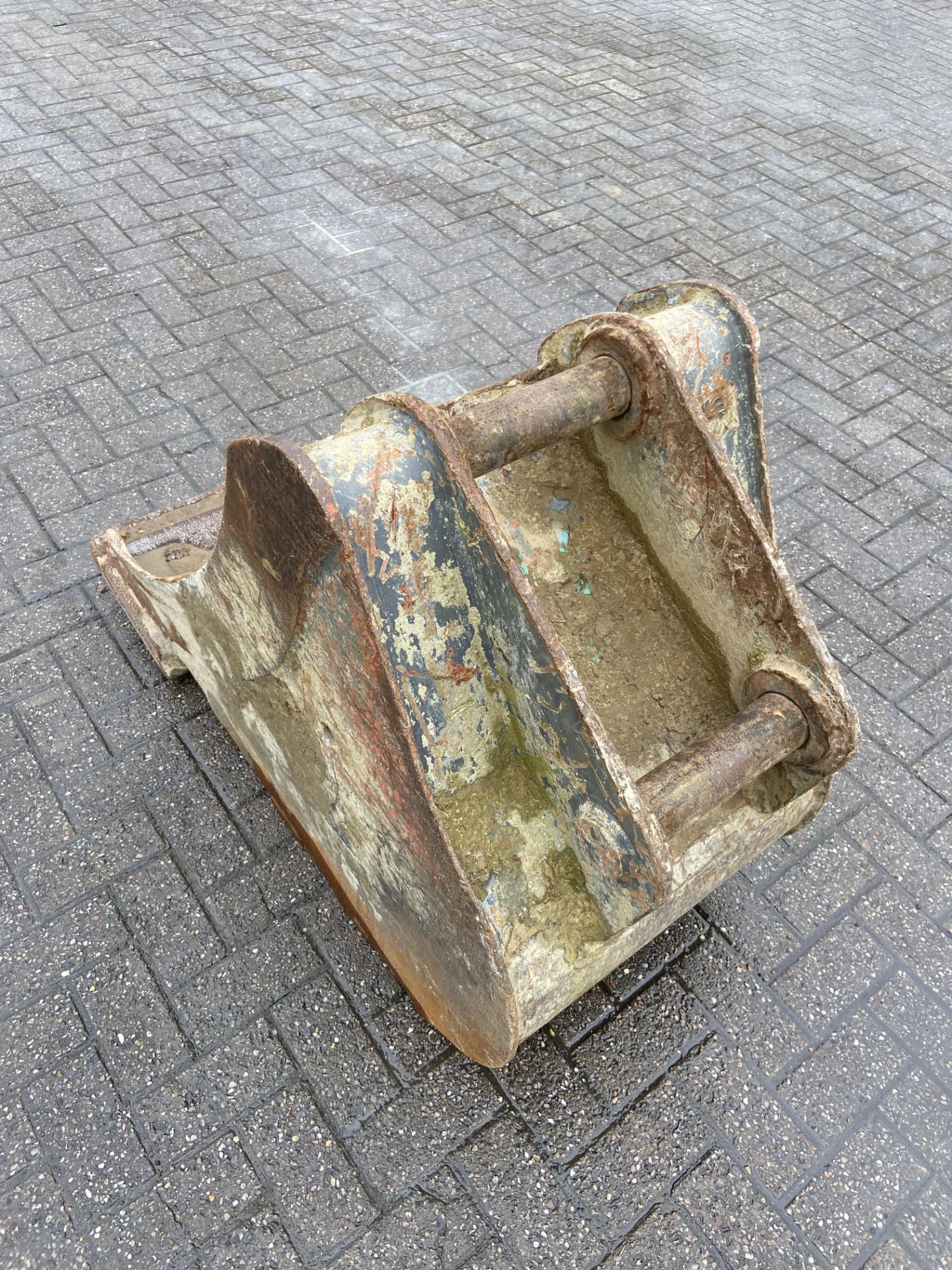 Trenching bucket, Width 545mm, Cutting edge 575mm, Between ears 250mm, Pin diameter 64mm - Image 2 of 6