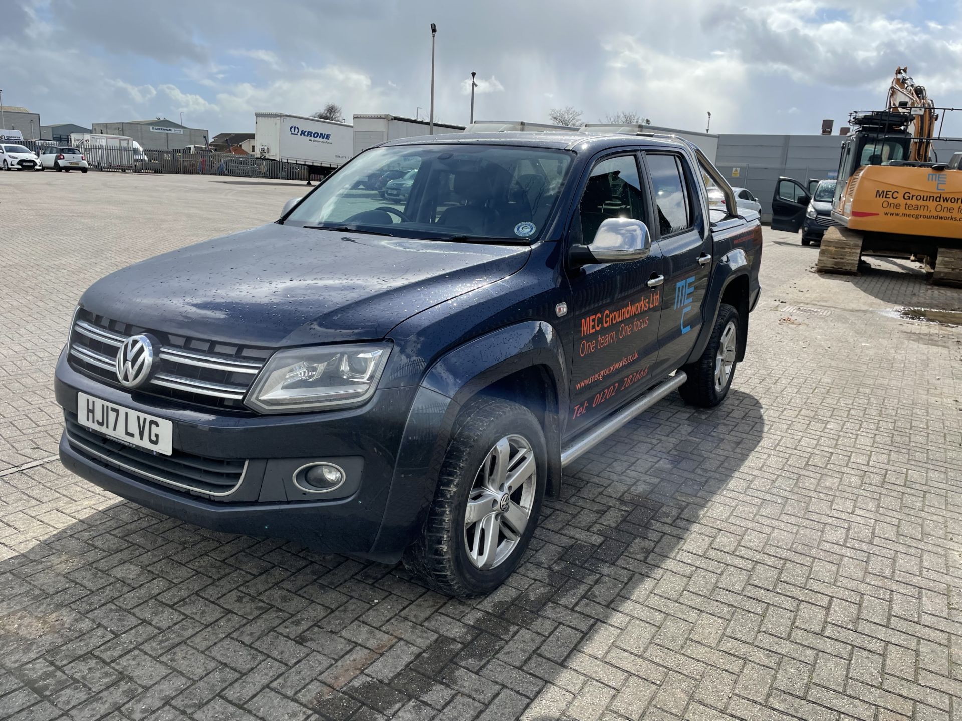 Volkswagen Amarok A32 Diesel Highline 2.0 BiTDI 180MT 4 Motion Double cab Pickup in Blue with - Image 2 of 8