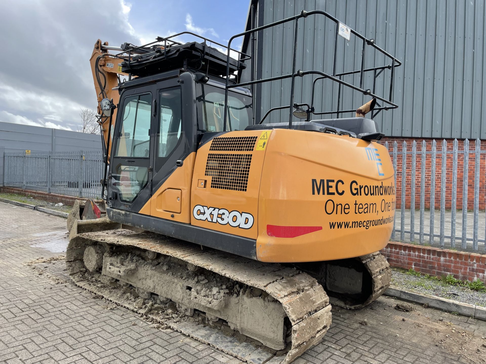 Case CX130D 13 Ton Excavator, S/N NSU13DMNZLA13852 (2019) 3642.1 Hrs, Max operating mass 1500kg with - Image 2 of 9