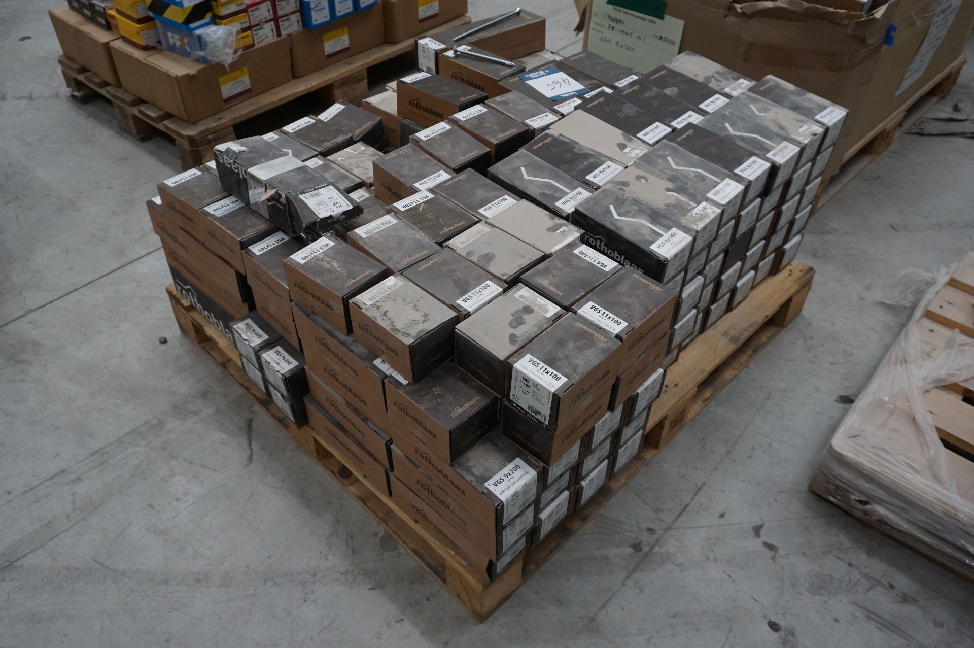 Pallet of Rothoblaas screws to include; VGS 11 x 200mm self tapping wood screws , VGS 9 x 240mm self - Image 5 of 8