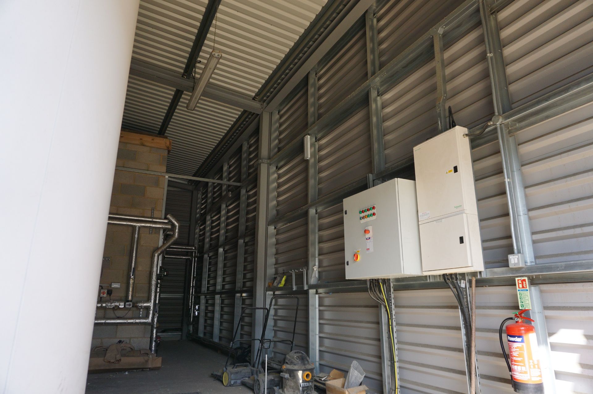 Freestanding modular boiler house with bolted steel frame and steel side panelling and double doors, - Image 7 of 12