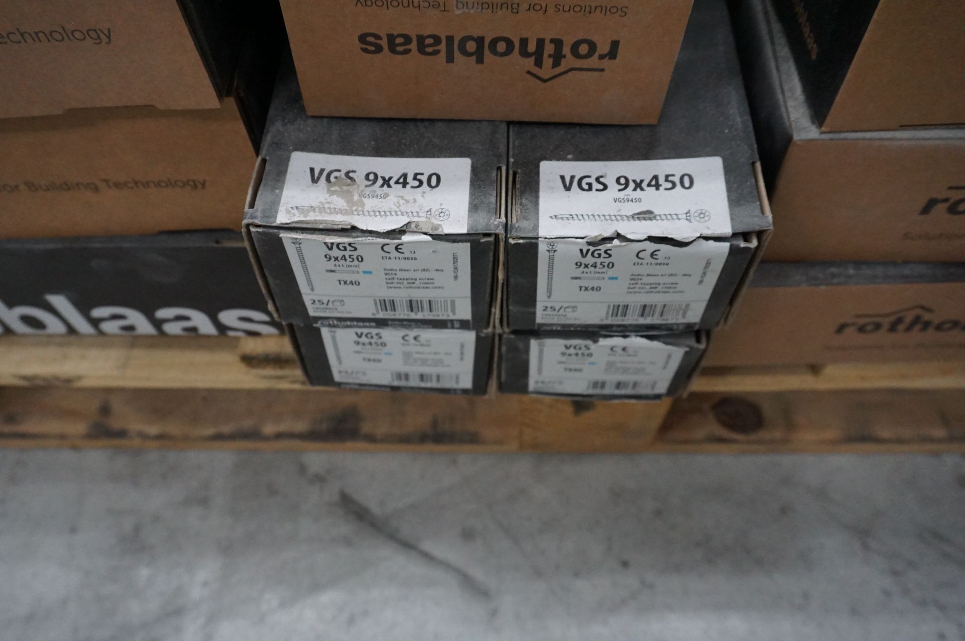 Pallet of Rothoblaas screws to include; VGS 11 x 200mm self tapping wood screws , VGS 9 x 240mm self - Image 6 of 8