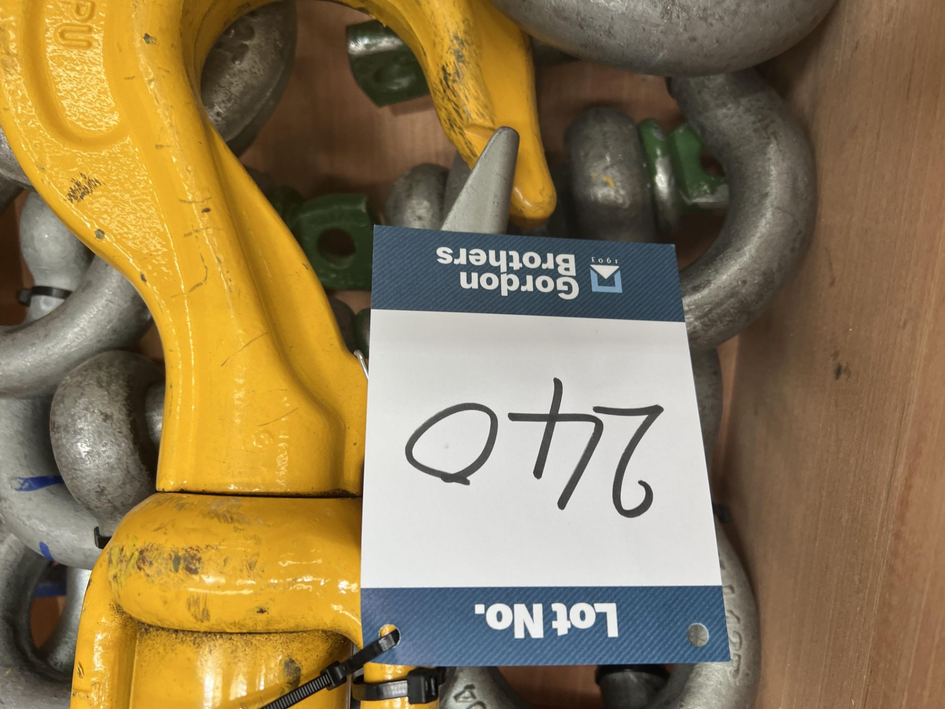 23 x (no.) lifting shackles, range 6.5T to 12.5T - Image 2 of 2