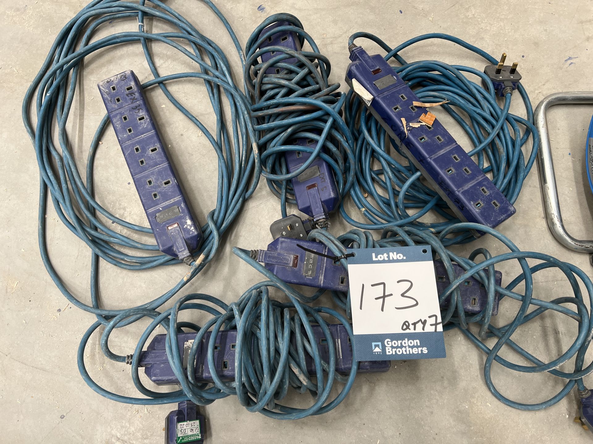 2x (no.) 230v extension reels and 5x (no.) four way 230v extension cables - Image 3 of 4