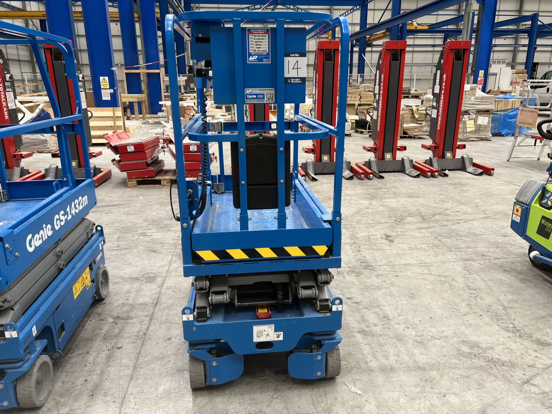 Genie, GS-1432M battery electric scissor lift, Serial No. G532MD-938 (DOM: 2021) - Image 6 of 16