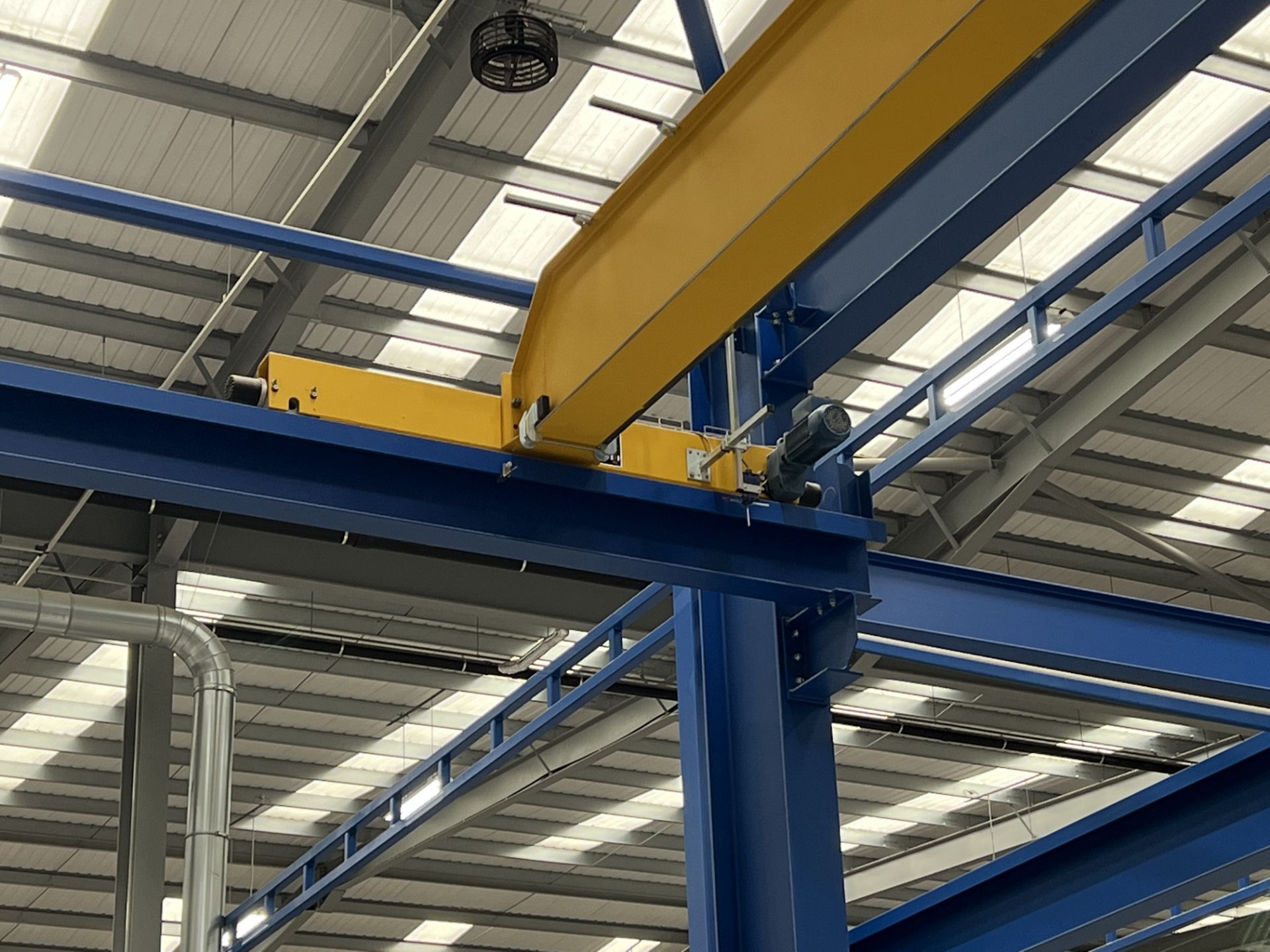 Demag, 5T freestanding single beam overhead travelling crane, Serial No. 1430549 height under - Image 14 of 22