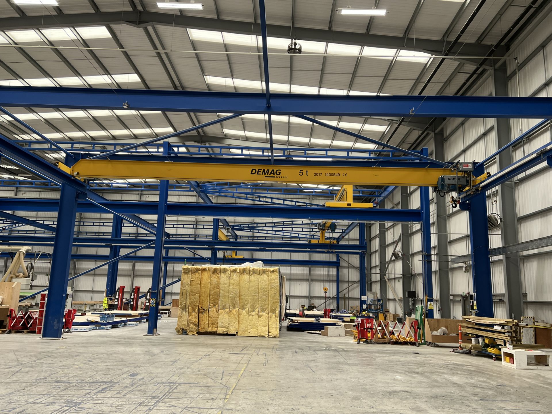 Demag, 5T freestanding single beam overhead travelling crane, Serial No. 1430549 height under - Image 8 of 22