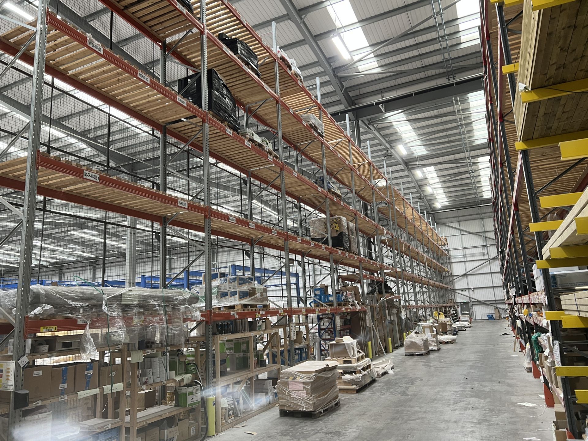 AF, high bay pallet racking consisting 15 bays with 150 x 3.3m x 140mm crossbeams, 17 x 10m x 1.2m