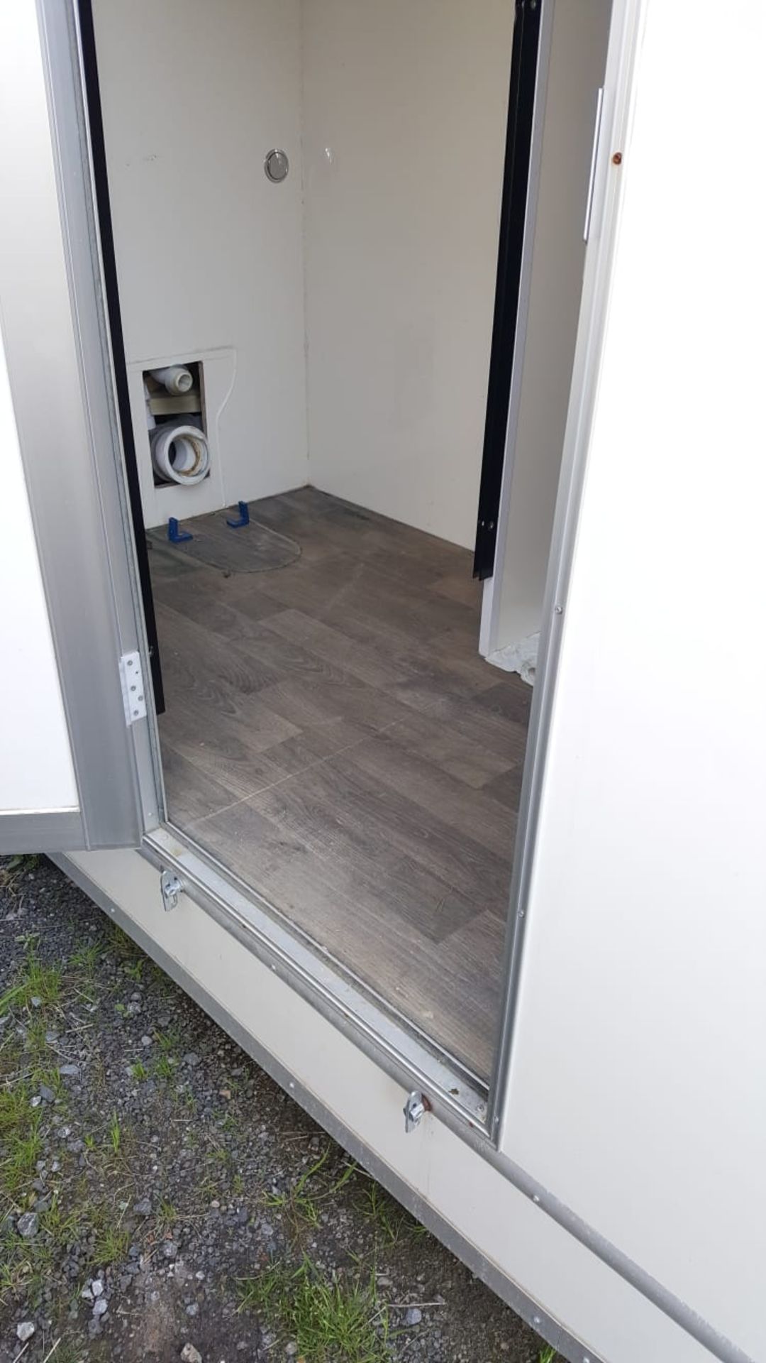 Green Pod Company mobile hospitality male and female trailer toilet block, White modern exteriors - Image 7 of 14