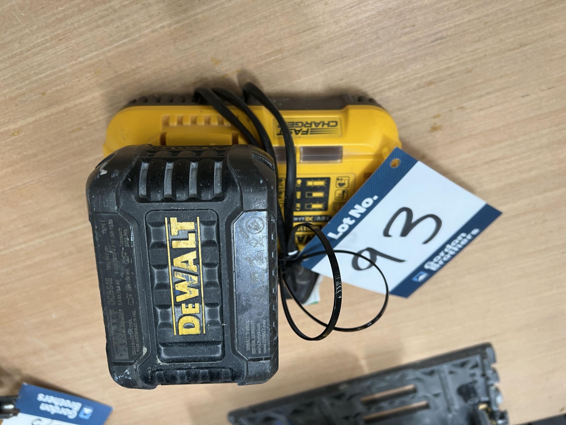 DeWalt, DCS520 battery plunge saw with DCB118 charger and 1x SR Flex volt L1-Ion18v battery - Image 3 of 4