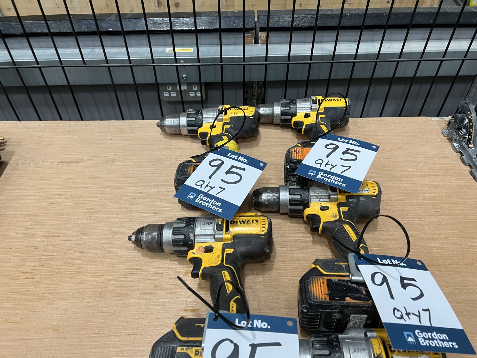 7x (no.) DeWalt DCD996 18v XR brushless hammer drill, plus 5x 18v 5.0AH batteries and 2 DCB 113 - Image 3 of 5