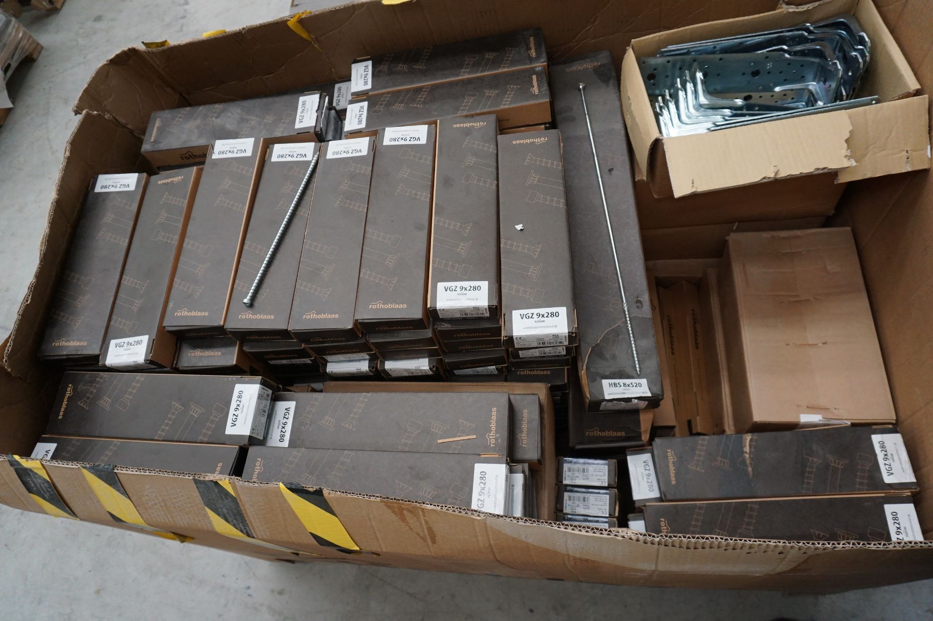 1x (no.) pallet box of Rothoblaas screws and angle brackets to include WLR 285 angle brackets qty - Image 2 of 8