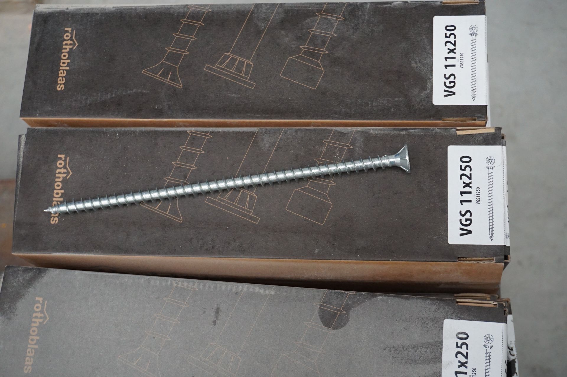 1x (no.) pallet with mixed Rothoblaas screws to include VGS 9 x 360mm qty 250 self tapping screws, - Image 5 of 7