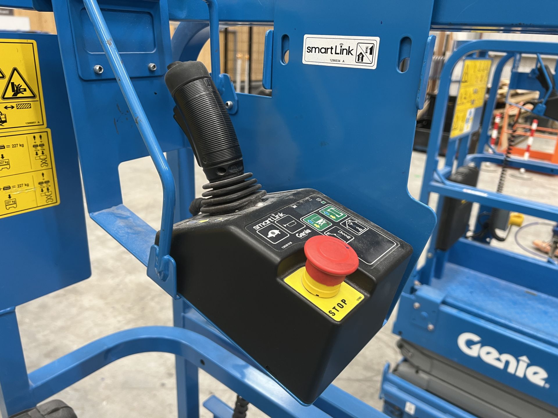 Genie GS -1432M battery electric scissor lift, Serial No. G532MD-953 (DOM: 2021) - Image 6 of 16