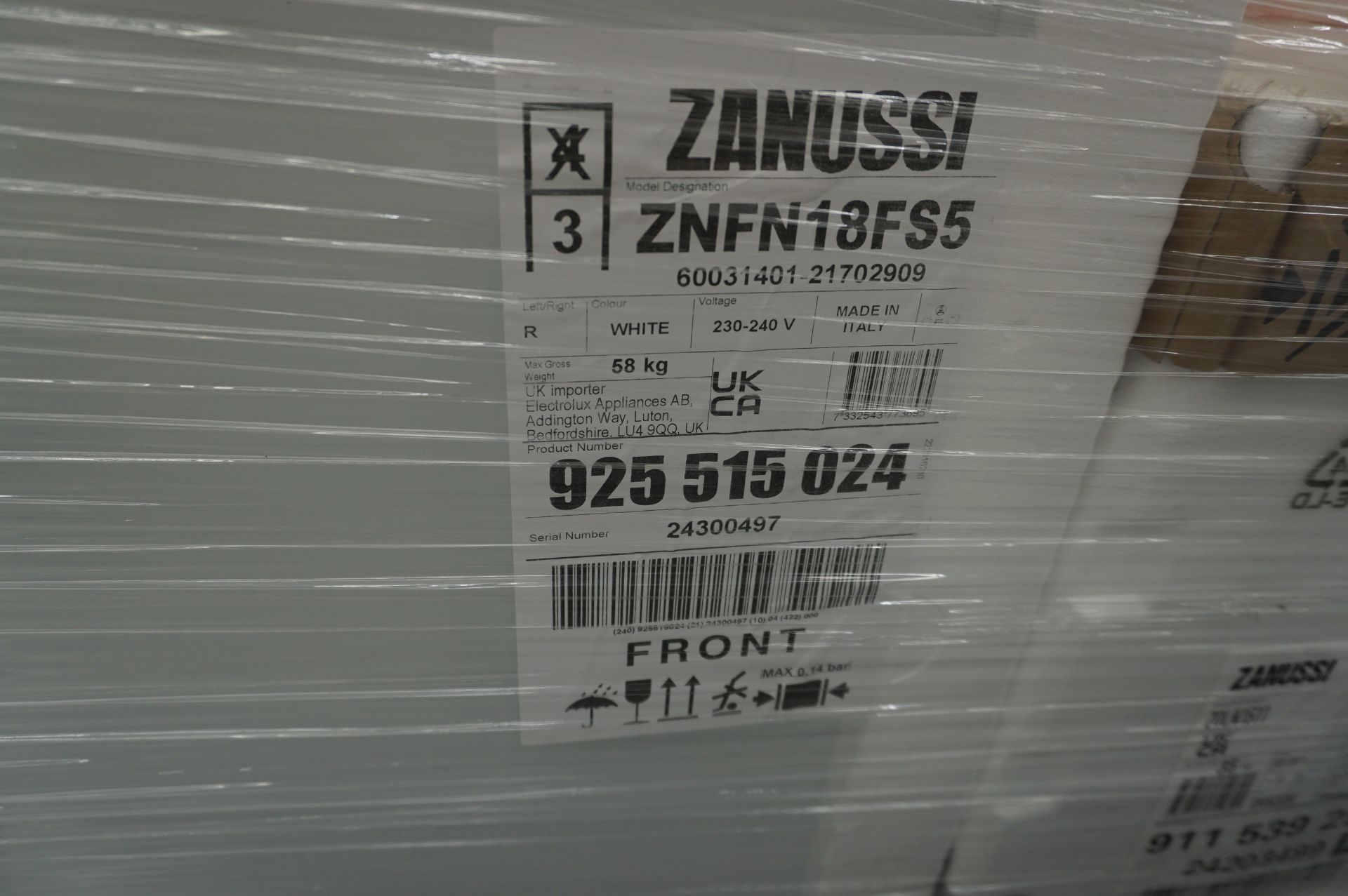 Kitchen white goods including integrated Zanussi, ZNFN18FS5 fridge/freezer, Zanussi ZWD76NB4PW - Image 9 of 10