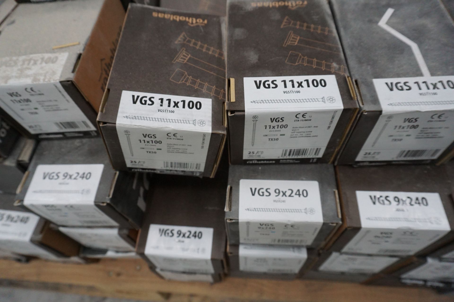 Pallet of Rothoblaas screws to include; VGS 11 x 200mm self tapping wood screws , VGS 9 x 240mm self - Image 2 of 8