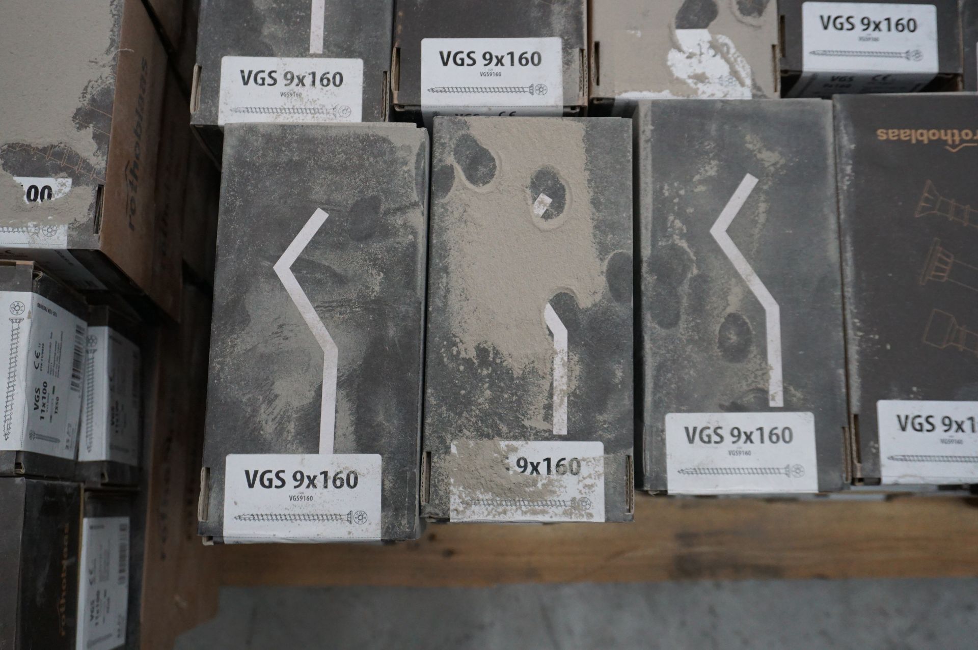 Pallet of Rothoblaas screws to include; VGS 11 x 200mm self tapping wood screws , VGS 9 x 240mm self - Image 4 of 8