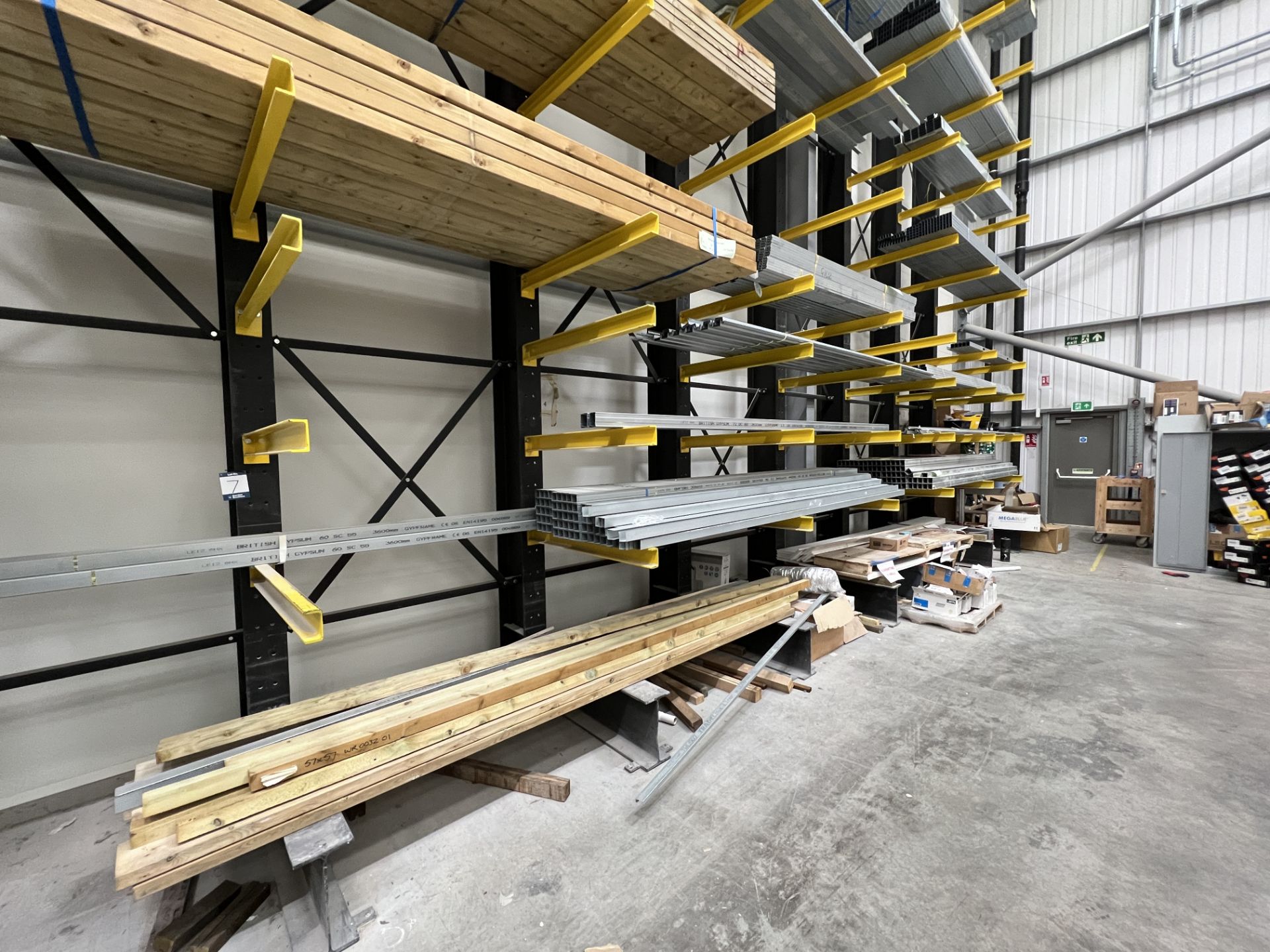 WSL, cantilever racking with 10x uprights each with 9x arms per upright. Max. capacity 1000kg per - Image 2 of 6