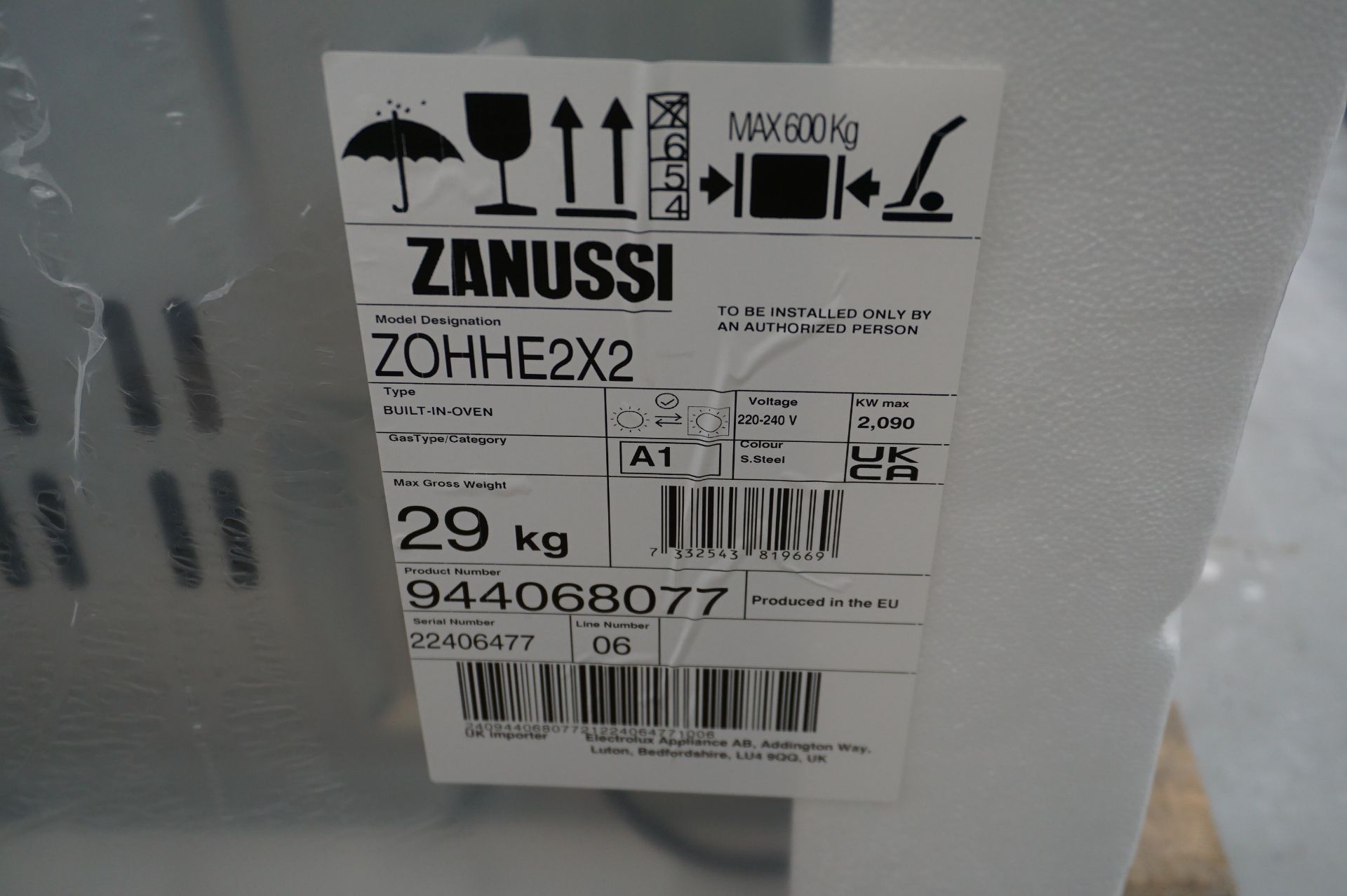 Kitchen white goods integrated to include 2x (no.) Zanussi, SNFN18FS5 fridge/freezer, Zanussi, - Image 7 of 12