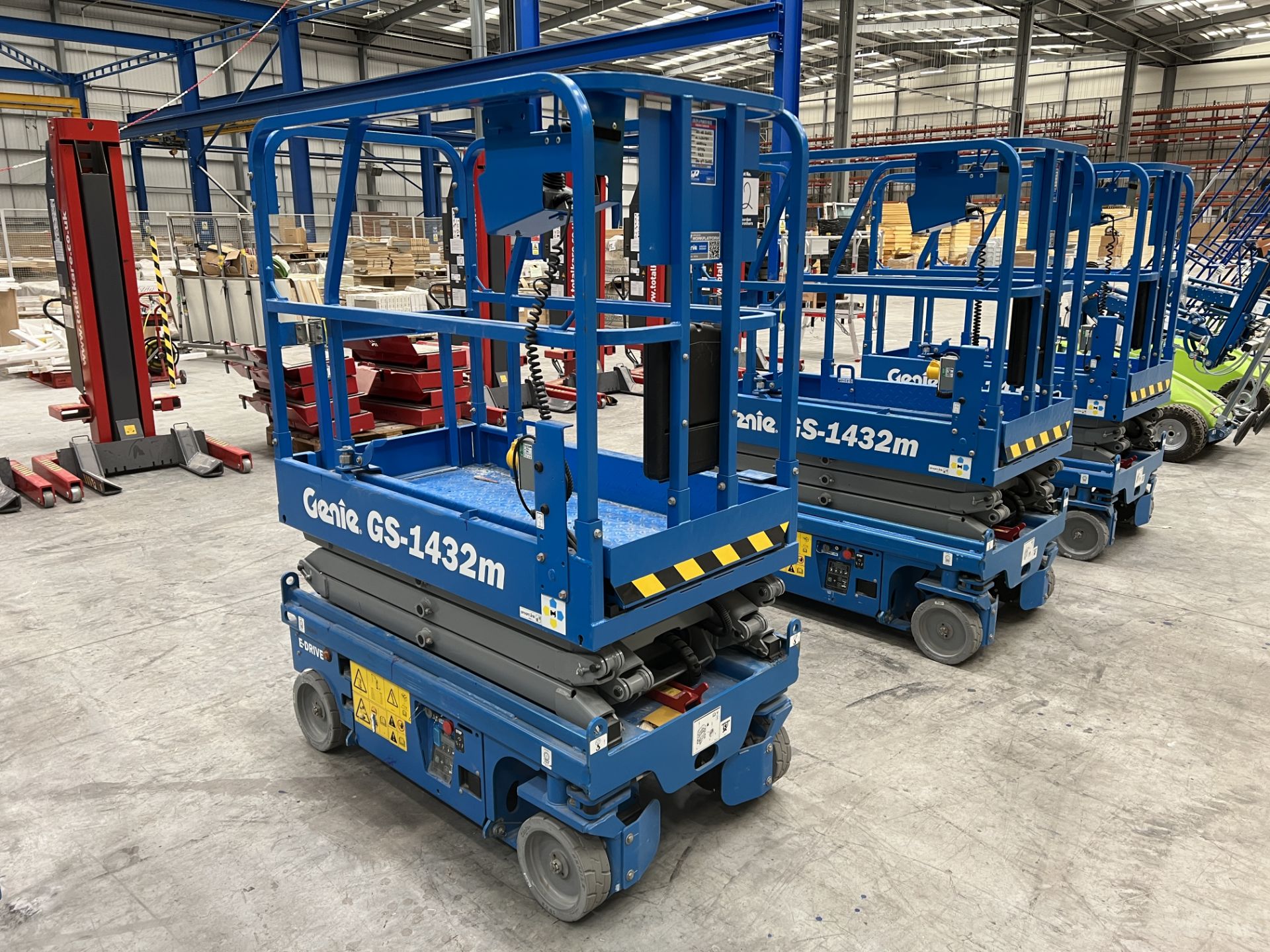 Genie GS -1432M battery electric scissor lift, Serial No. G532MD-953 (DOM: 2021)