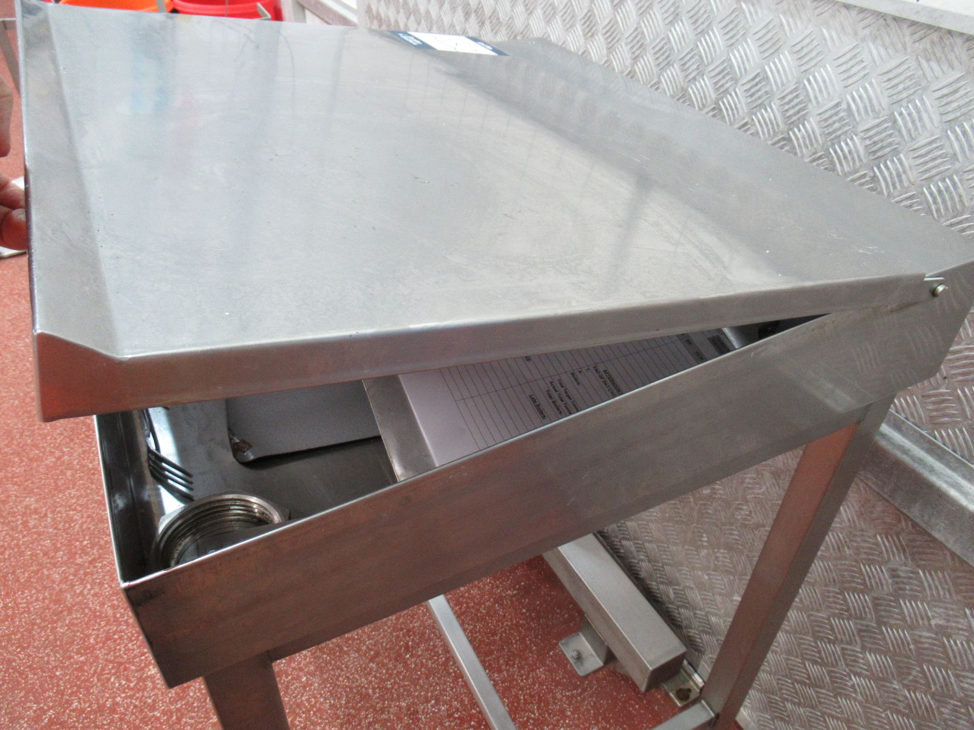 Stainless steel desk with lift up 700 x 640mm top and 1000mm height to top - Image 3 of 4