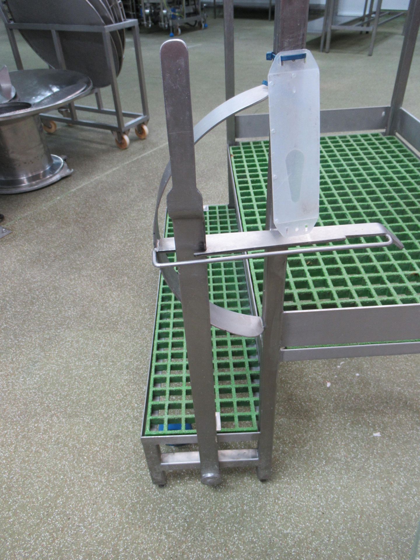 Stainless steel mobile platform safety steps, 2 tread including platform, platform height 500mm - Image 2 of 4
