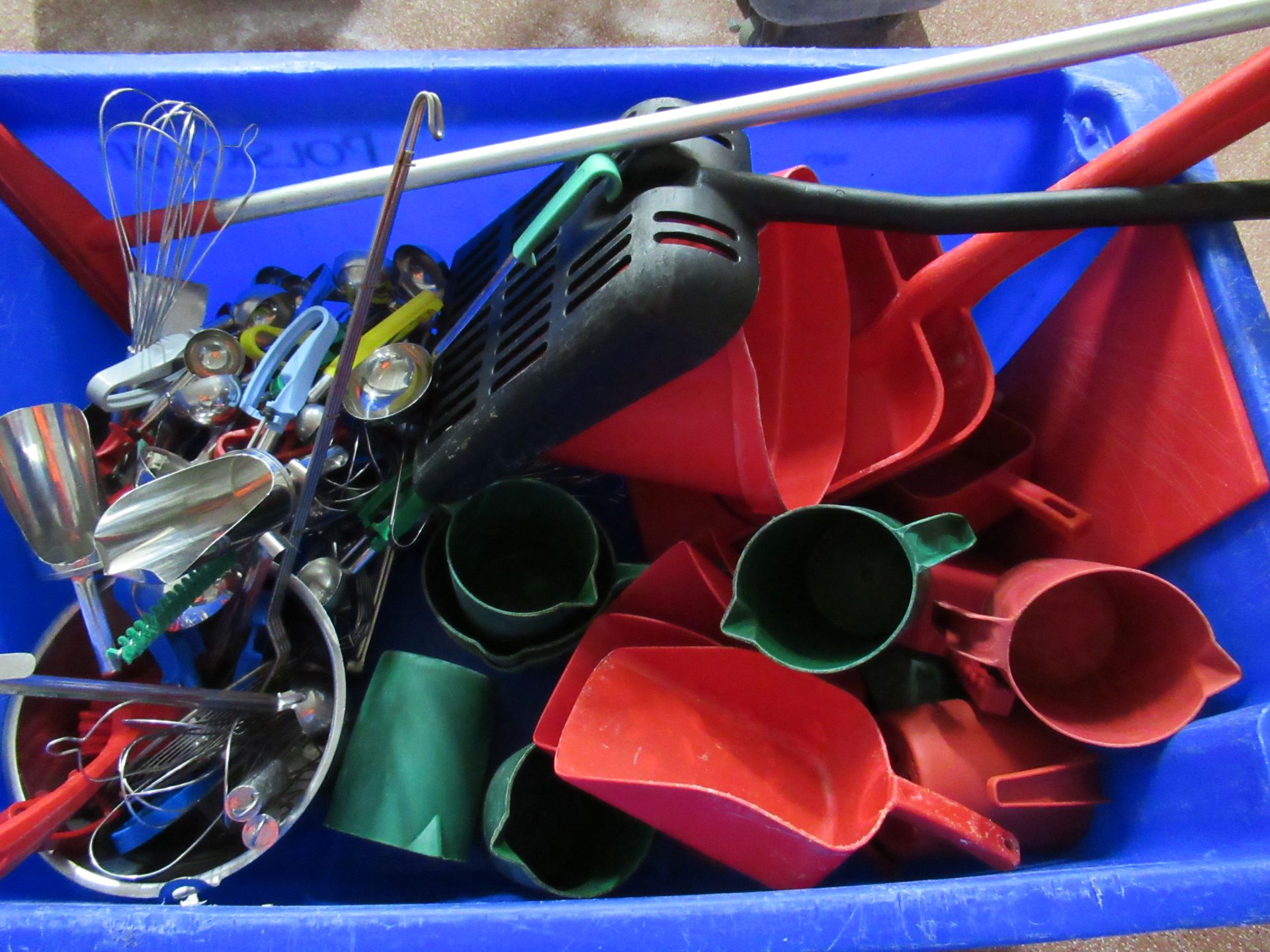 Assorted plastic scoops, jugs, shovels and stainless steel utensils including scoops, whisks and - Image 4 of 5