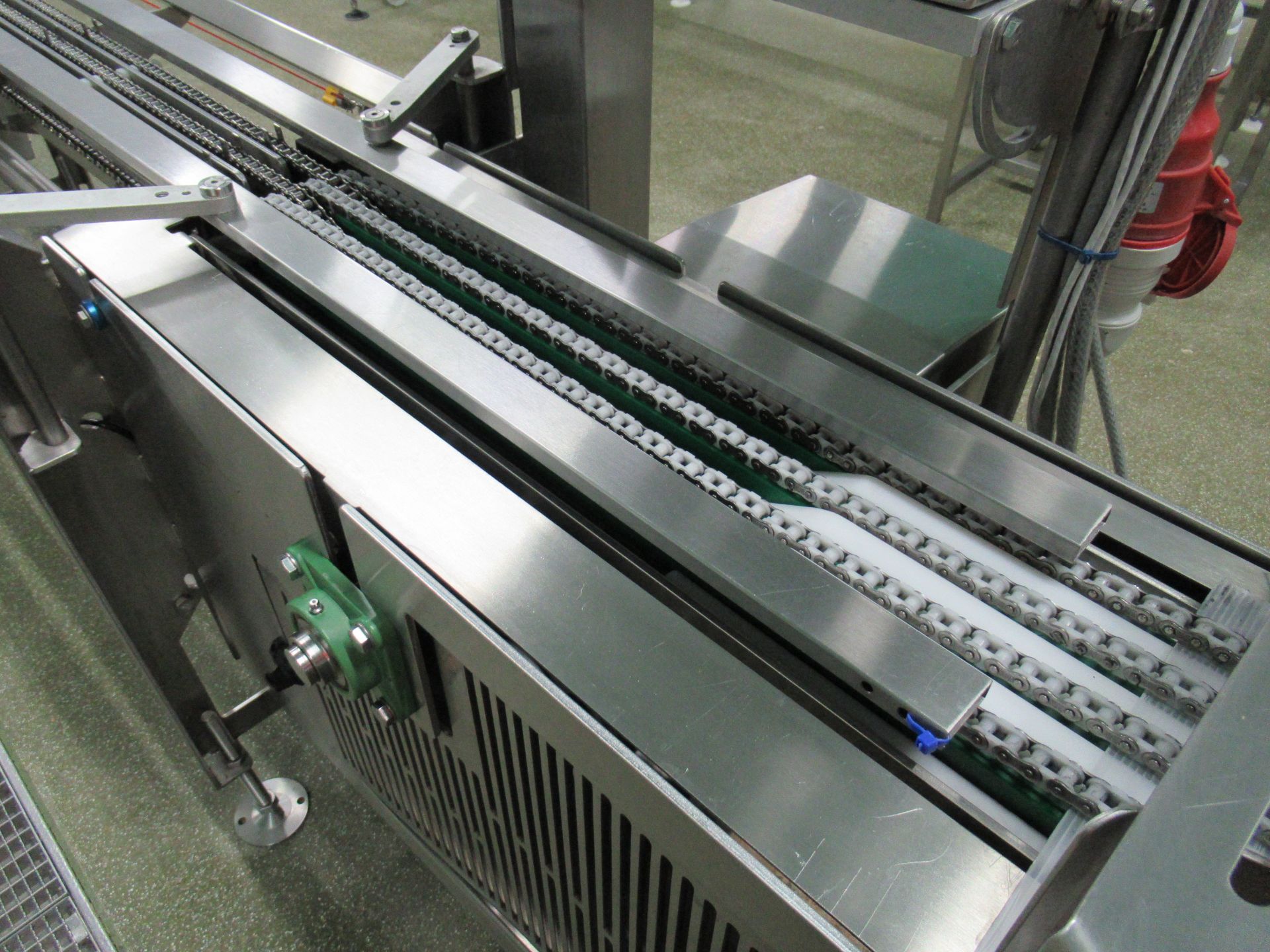 ALL INCLUSIVE LOTS 9-13: Tray filling and sealing line 2 comprised of; Proseal APC chain conveyor. - Image 20 of 56