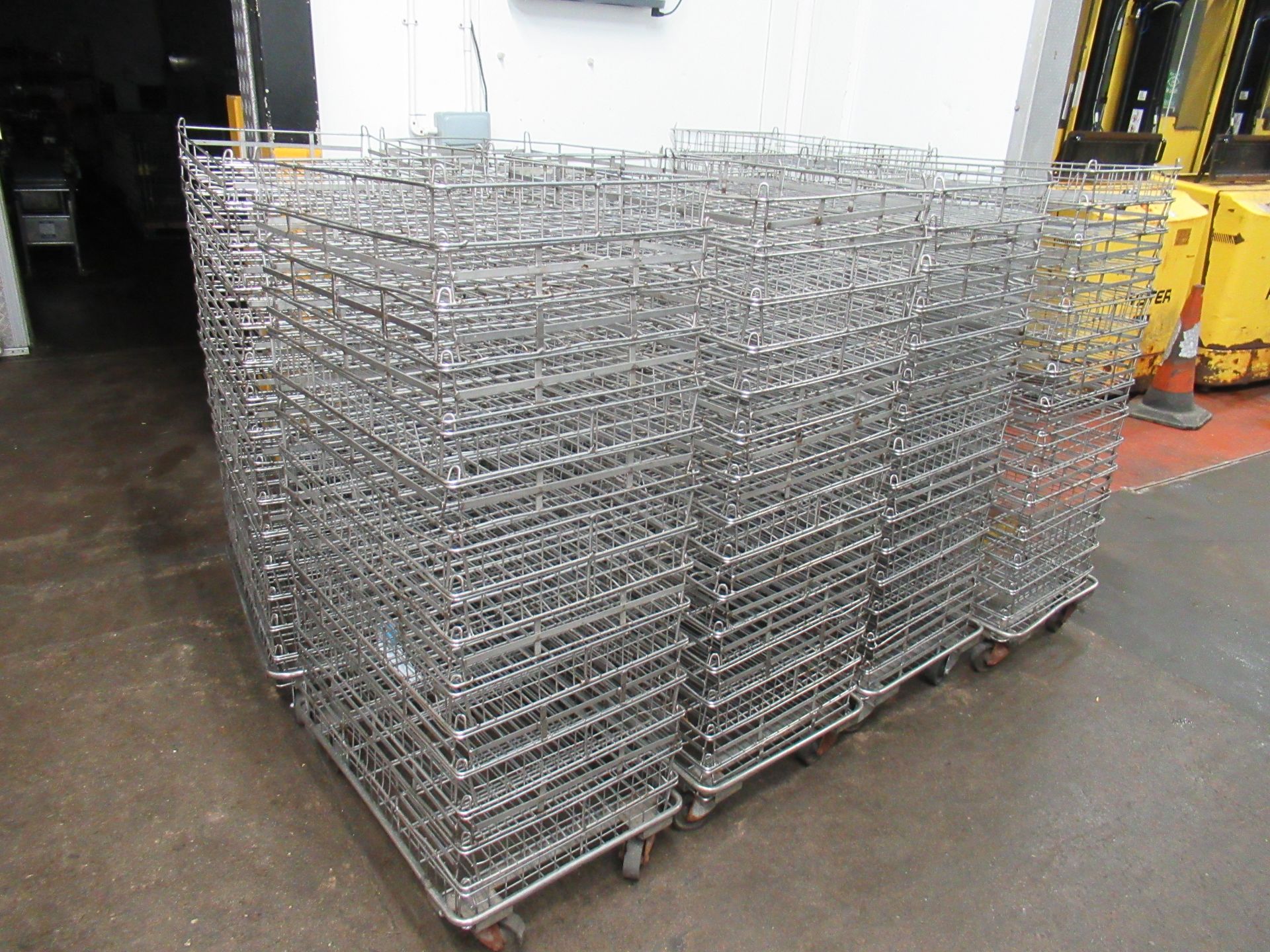 420 Stainless steel wire mesh stacking baskets, 800 x 520 x 75mm high, with 30 dollies - Image 2 of 4