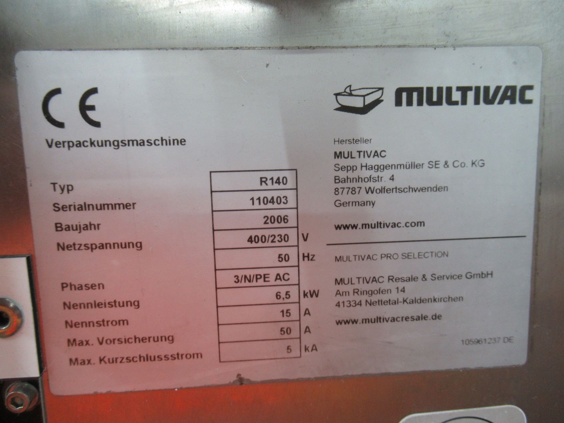 Multivac R140 thermoformer. Serial no: 110403 (2006) with outfeed conveyor - Image 13 of 14