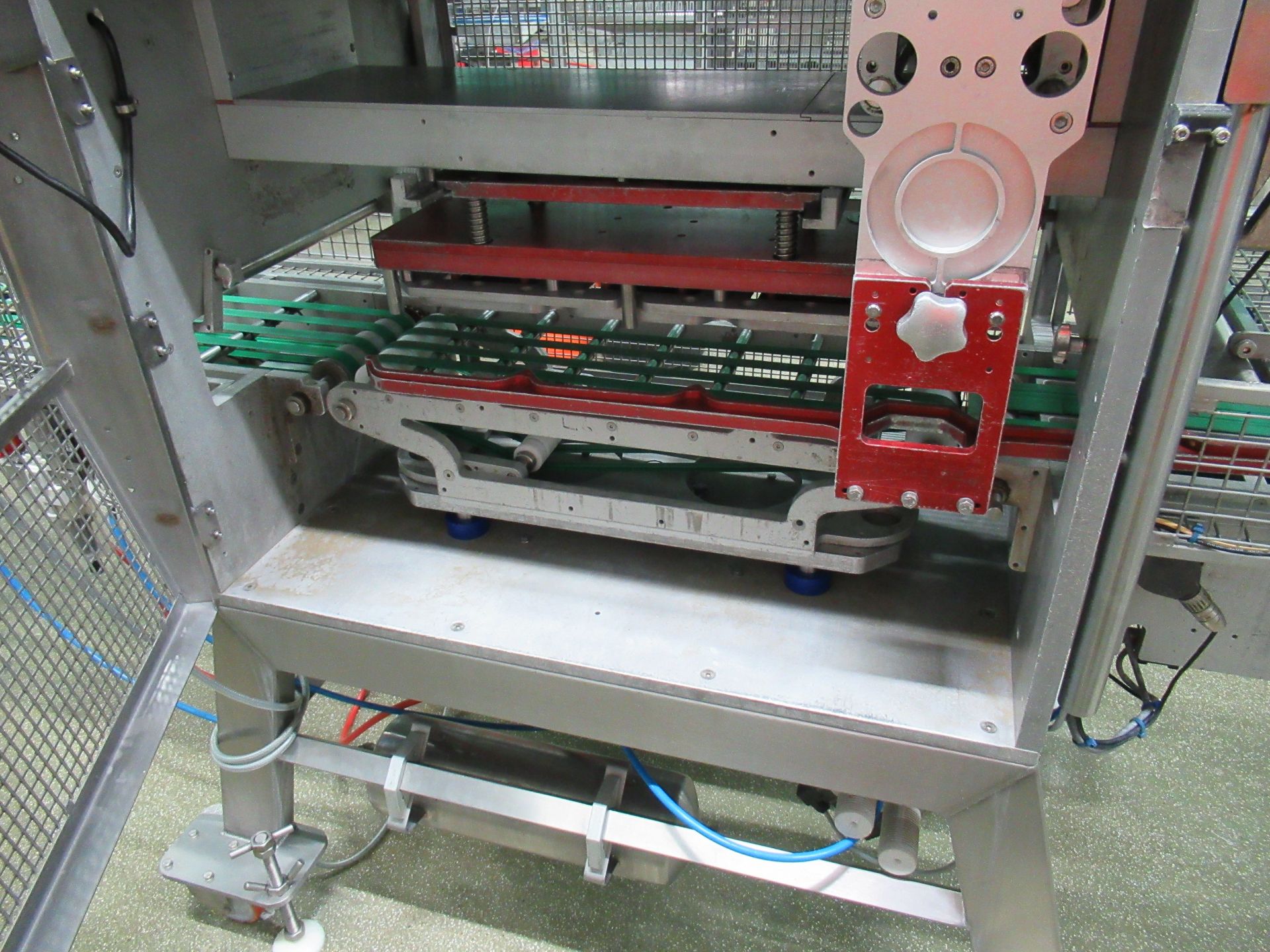 Proseal Fastpack F45 automatic inline tray sealer. Serial no: 1197 (2014) pneumatic and servo - Image 9 of 14