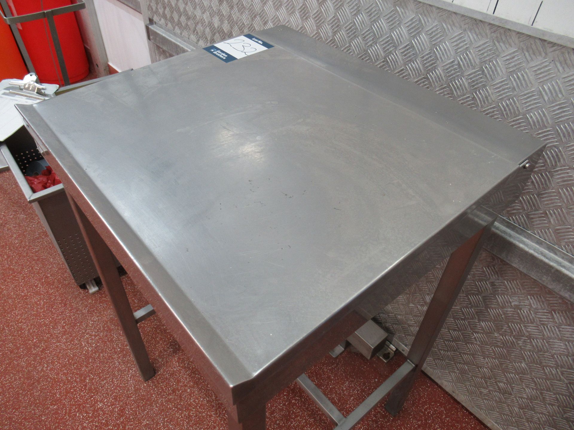 Stainless steel desk with lift up 700 x 640mm top and 1000mm height to top - Image 2 of 4