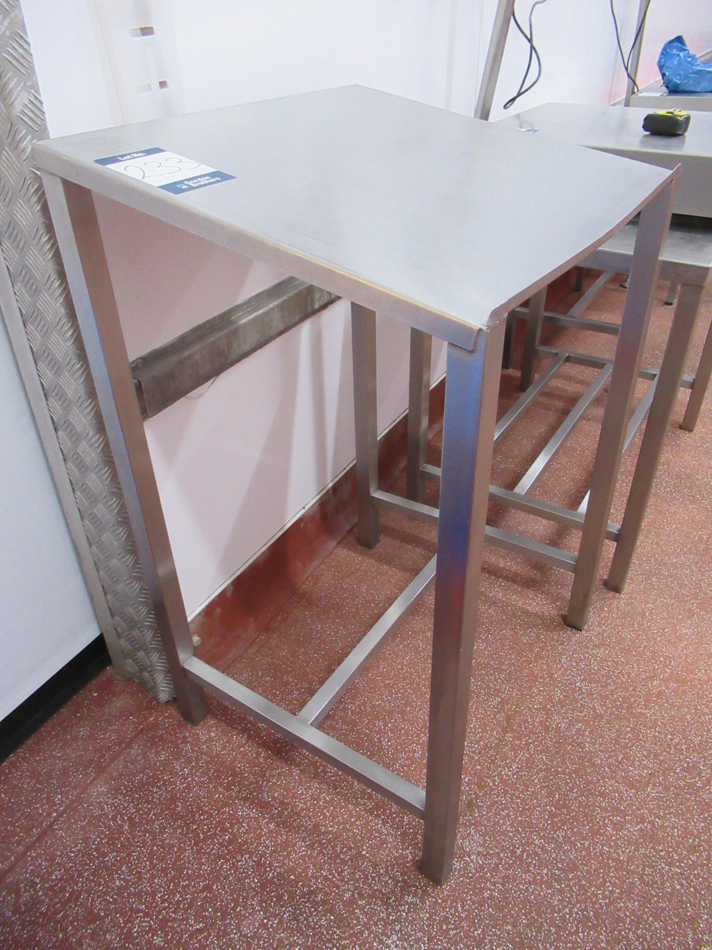 Teknomek Hygienox stainless steel desk 700 x 610 top and 1000mm height to top - Image 2 of 4
