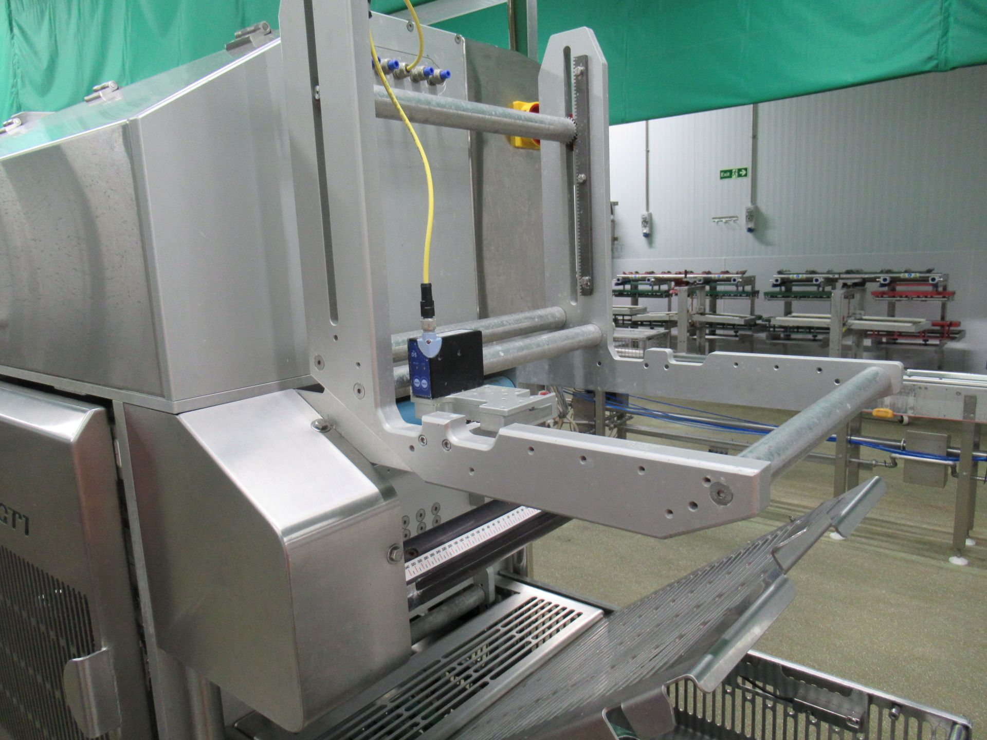 ALL INCLUSIVE LOTS 9-13: Tray filling and sealing line 2 comprised of; Proseal APC chain conveyor. - Image 37 of 56