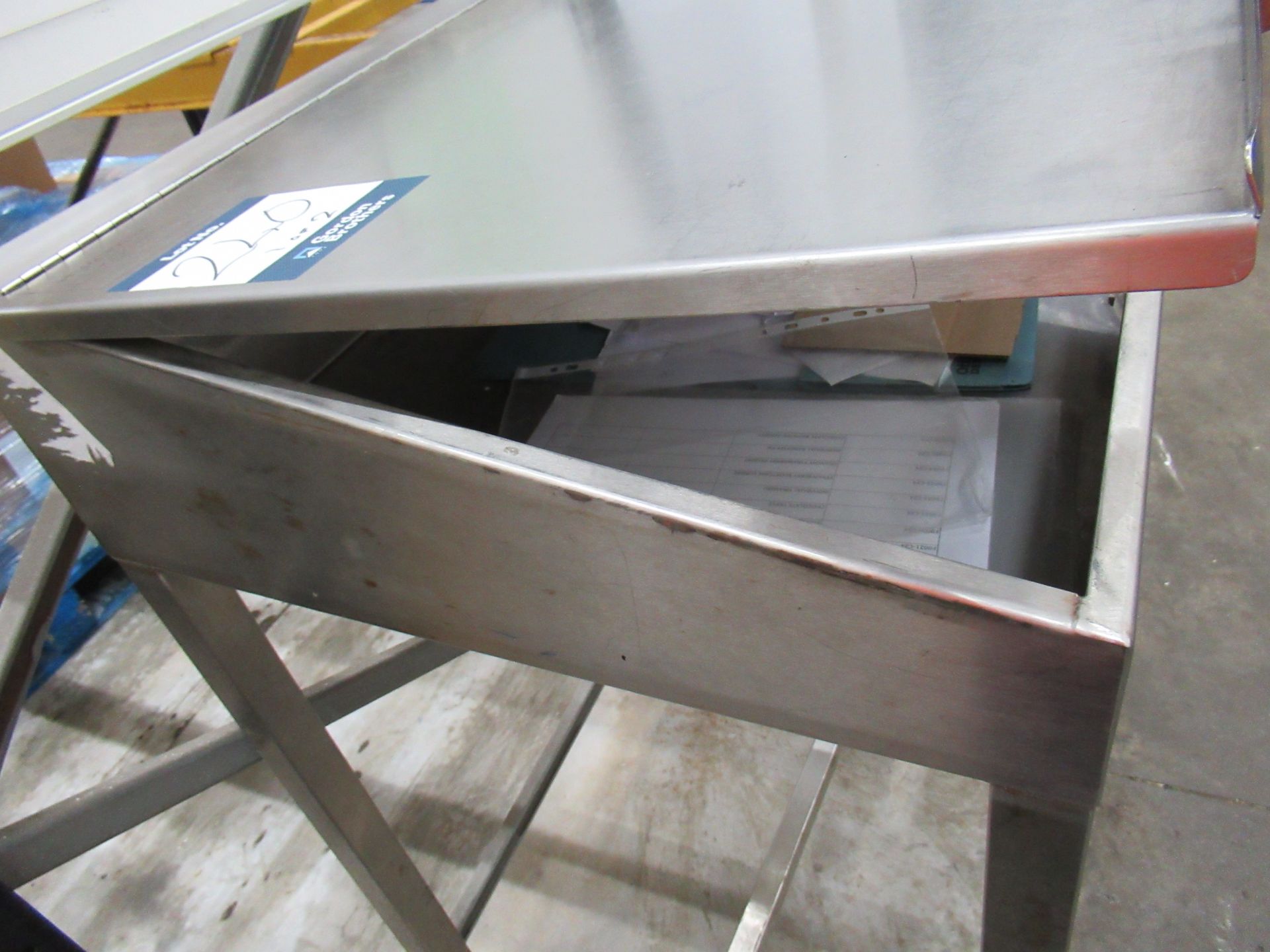 2 Stainless steel desks with lift up 700 x 640mm top, 1000mm height to top - Image 5 of 7