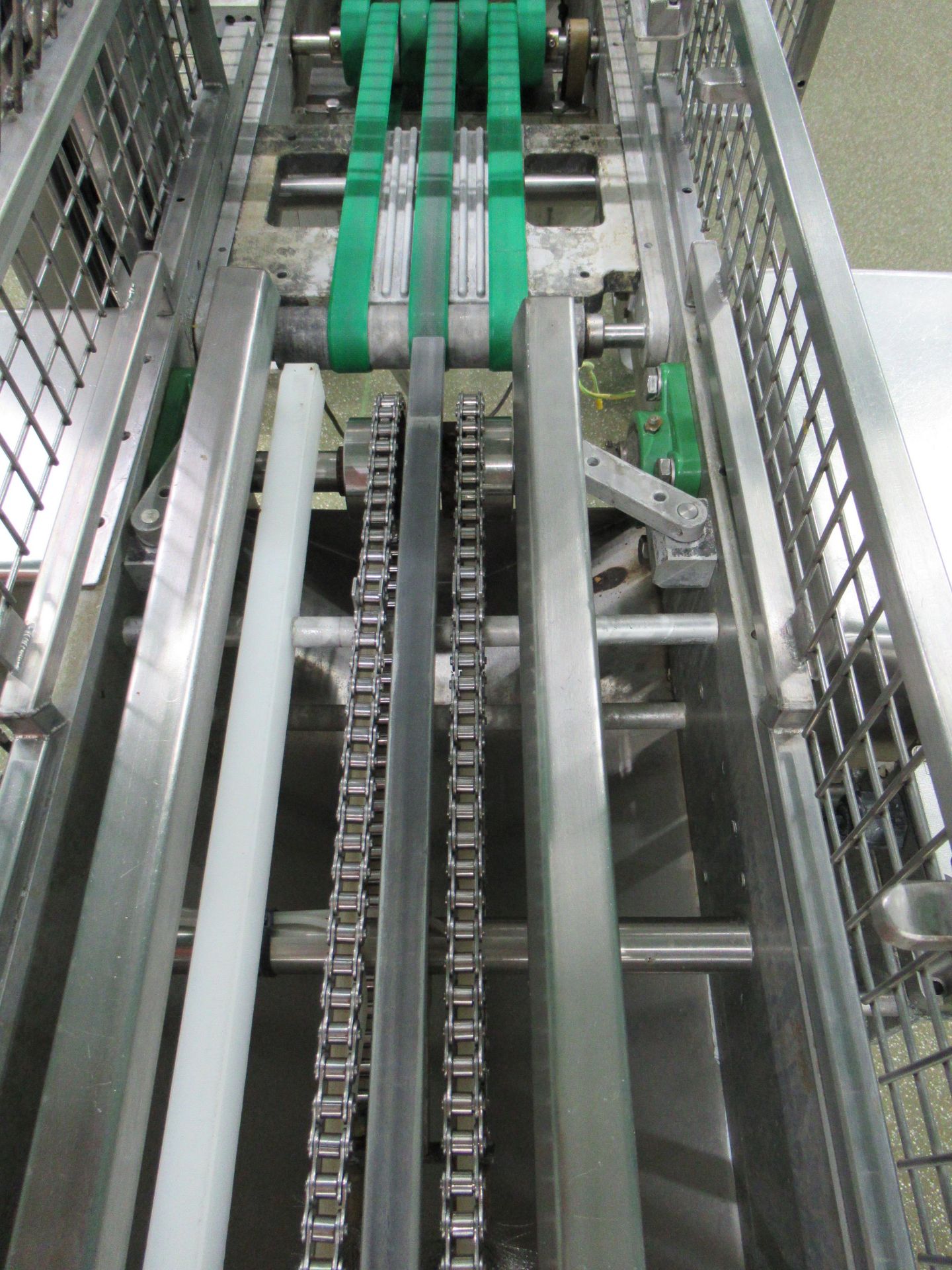 Proseal APC chain conveyor. Serial no: 1199, approximately 8m long, with adjustable tray width fence - Bild 8 aus 10