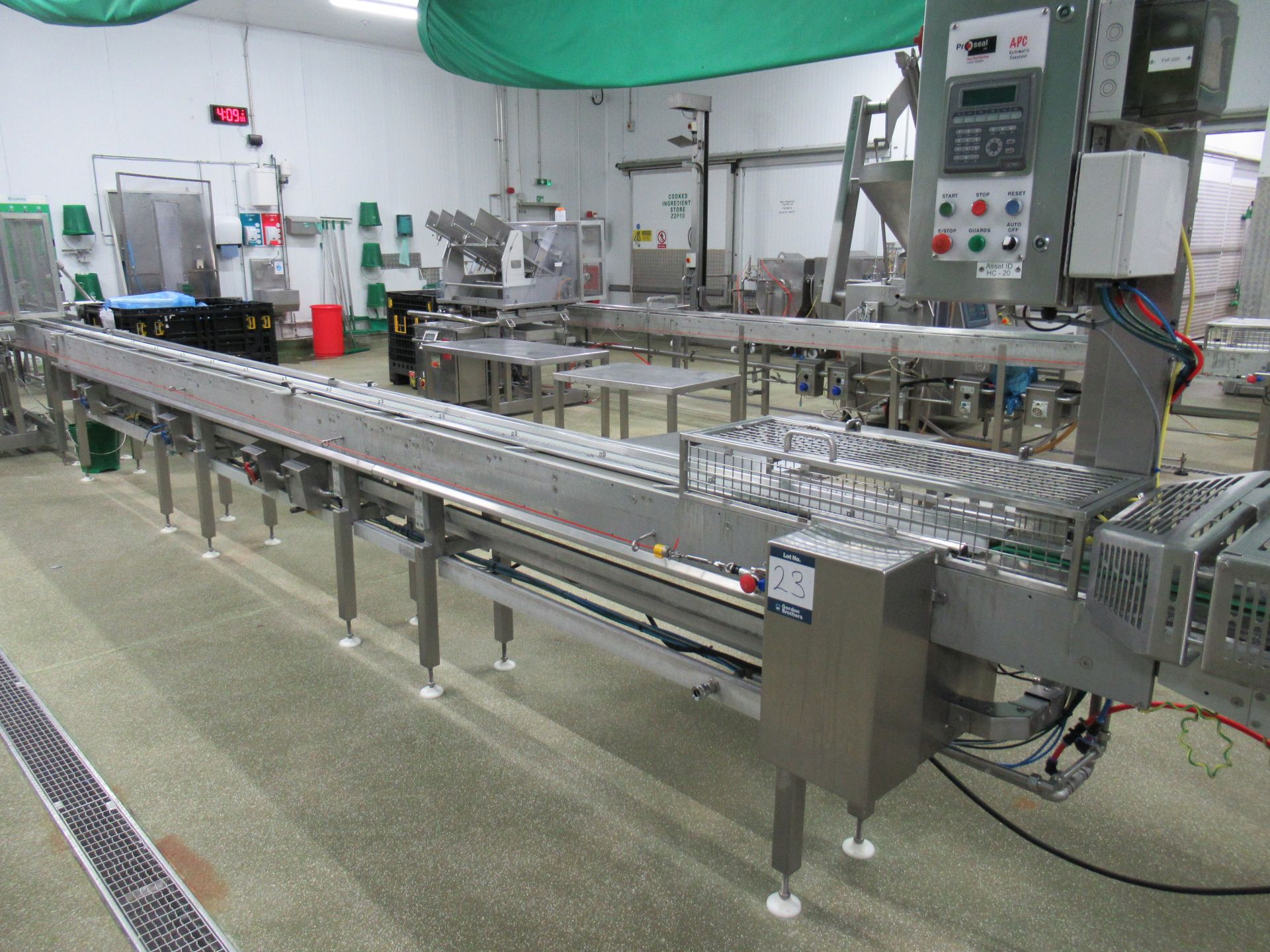 Proseal APC chain conveyor, Serial no: 1200, approximately 8m long, with adjustable tray width fence
