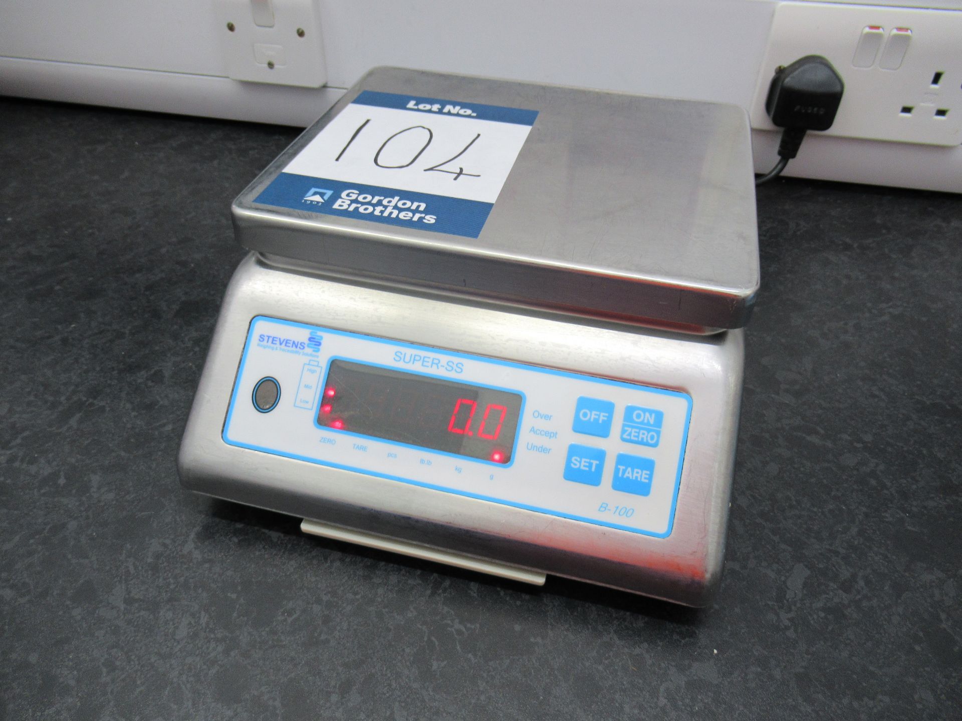 Stevens Super-SS B-100 digital weigh scale Serial no. 201805140, 7.5kg x 0.5g, platform dimensions