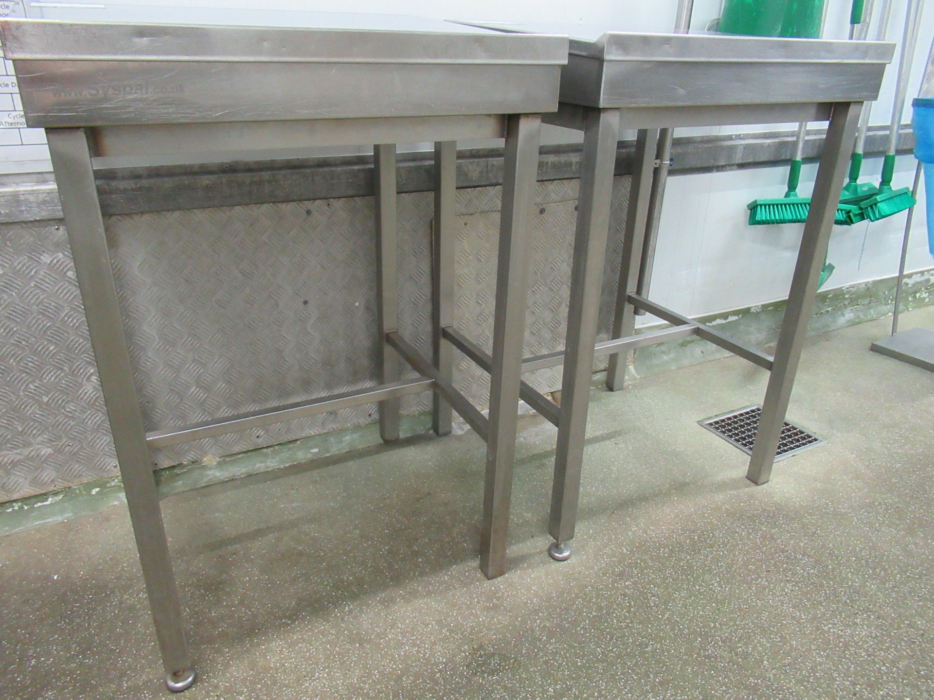 2 Stainless steel desks with lift up 700 x 640mm top, 1000mm height to top - Image 5 of 7