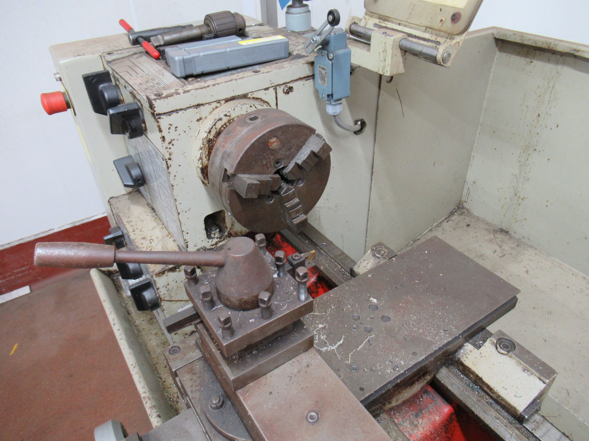 Harrison M300 straight bed centre lathe, 600mm between centres, 300mm swing over bed Serial no: - Image 3 of 13