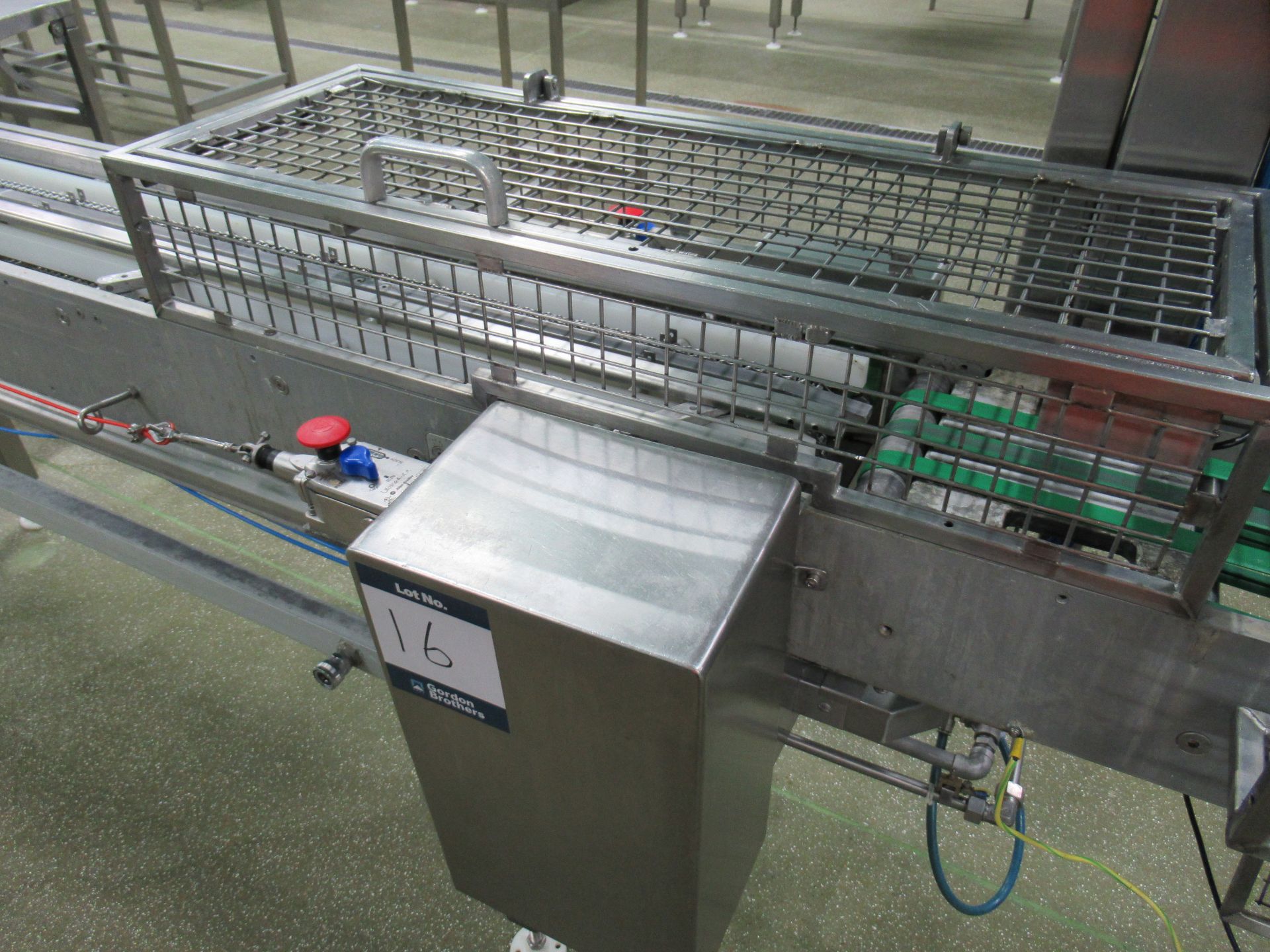 Proseal APC chain conveyor. Serial no: 1199, approximately 8m long, with adjustable tray width fence - Image 3 of 10