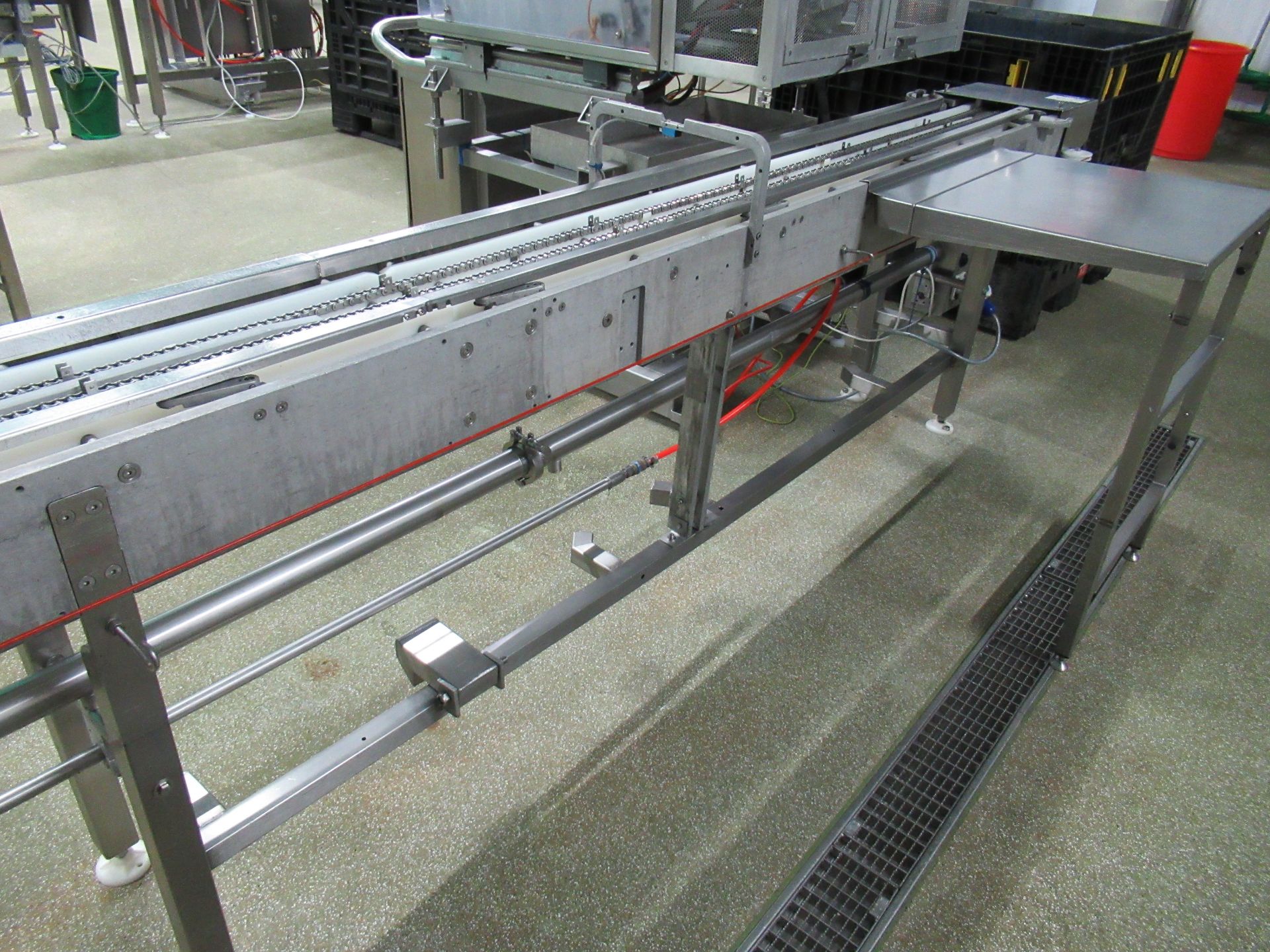 Proseal APC chain conveyor. Serial no: 1342, approximately 6.4m long, with adjustable tray width - Image 4 of 7