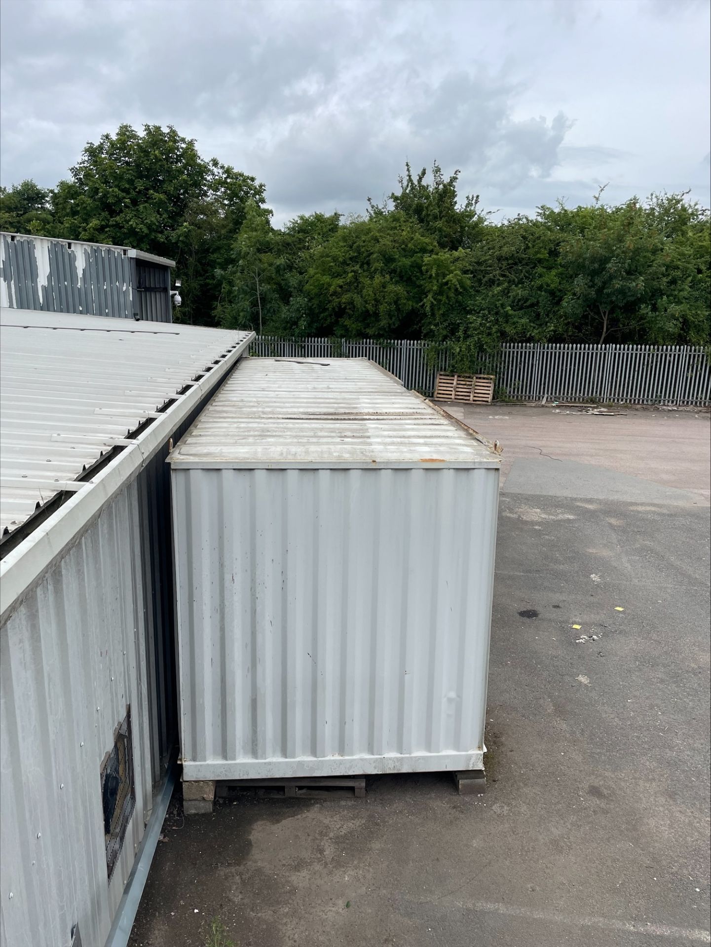 30' Shipping container storage unit with 2x twin door side loading access, size: approx. 9160mm x - Image 4 of 6