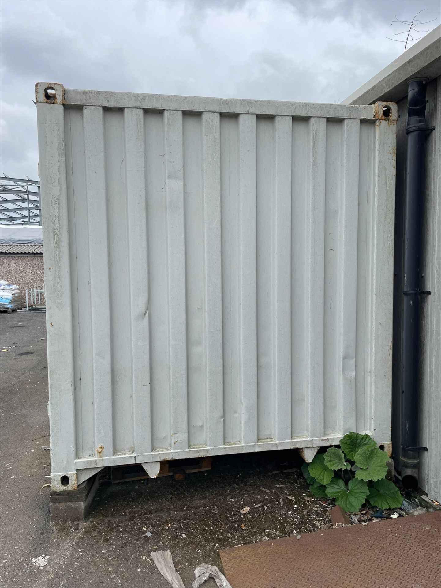 30' Shipping container storage unit with 2x twin door side loading access, size: approx. 9160mm x - Image 3 of 6