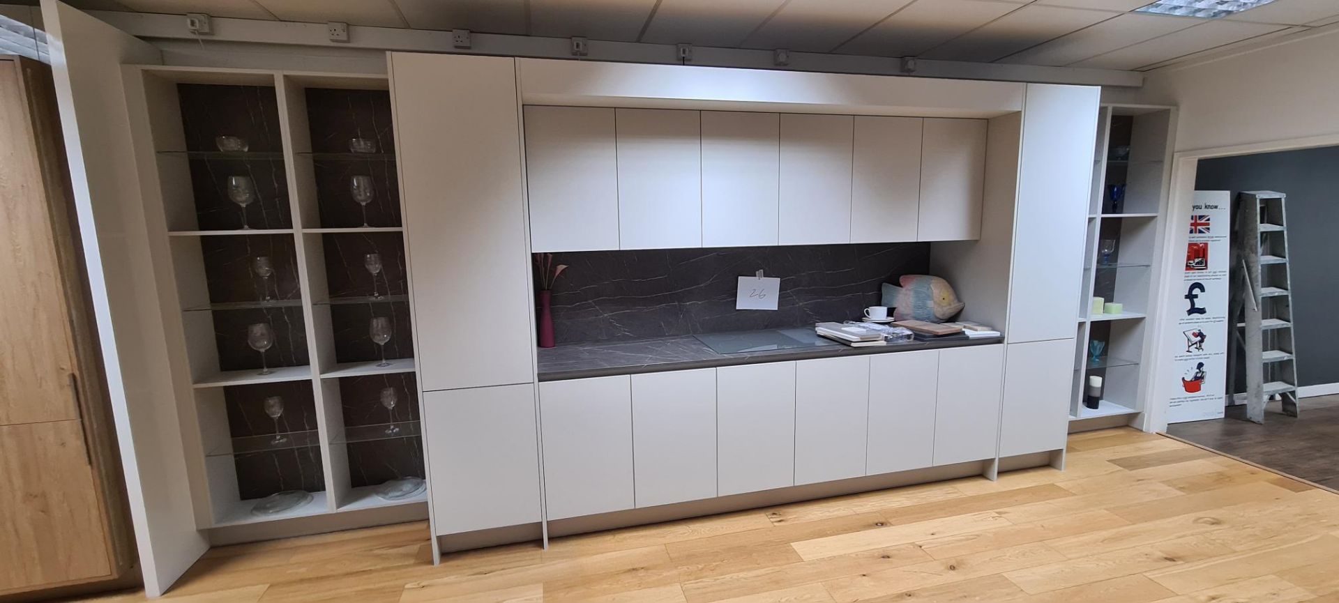 Showroom Hatt kitchen comprising: Door – Pale Grey Perfect Matt flat panel, Carcase – Anthracite