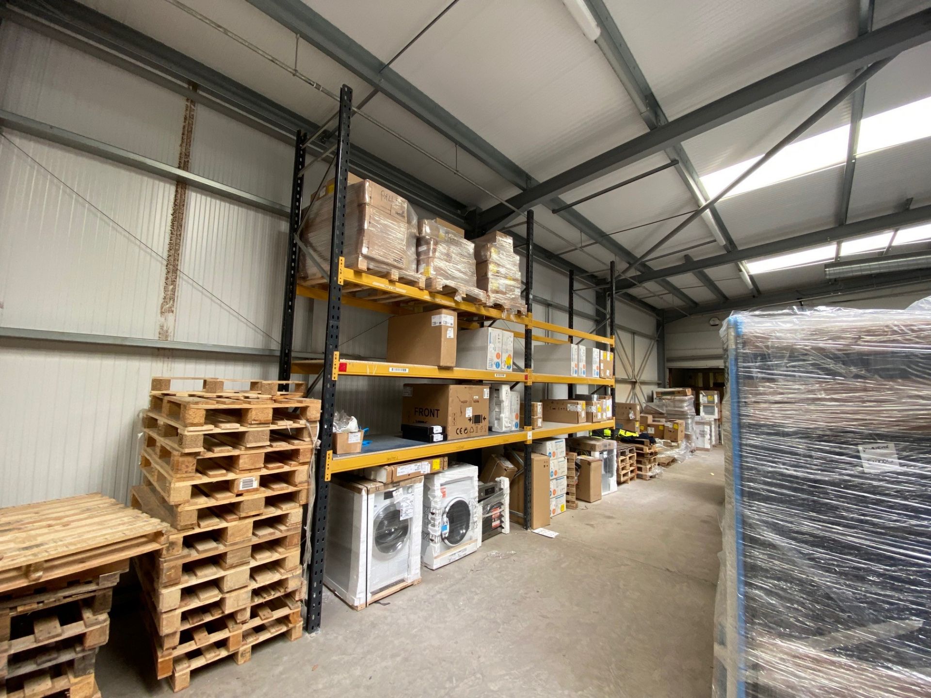 Quantity of pallet racking and shelving throughout comprising 8x bays of Link 51 0.9m deep x 2.7m - Image 2 of 25