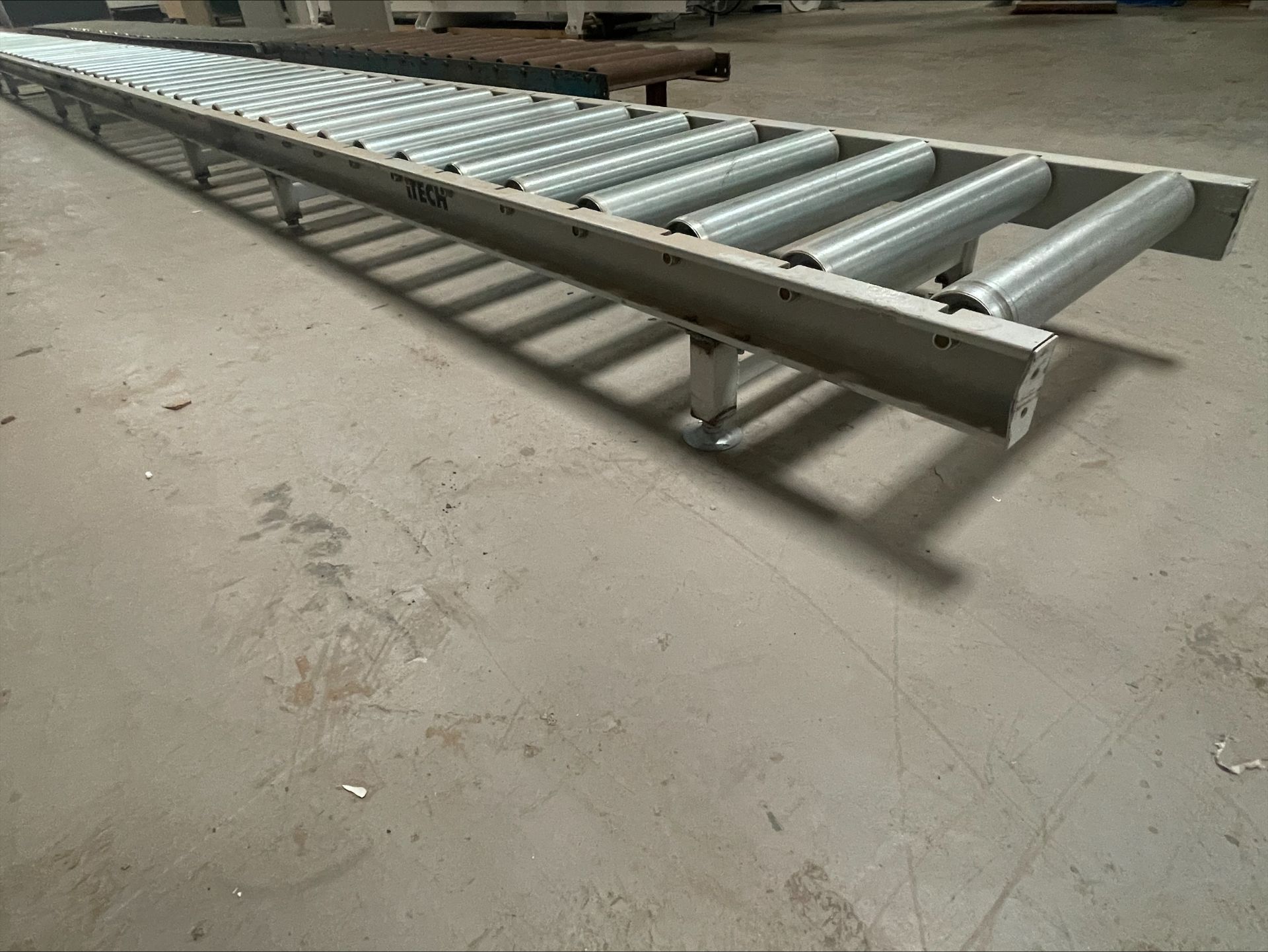iTech 7 section gravity roller conveyoring, total width: 600mm, total length: 12,020mm, height: - Image 2 of 4