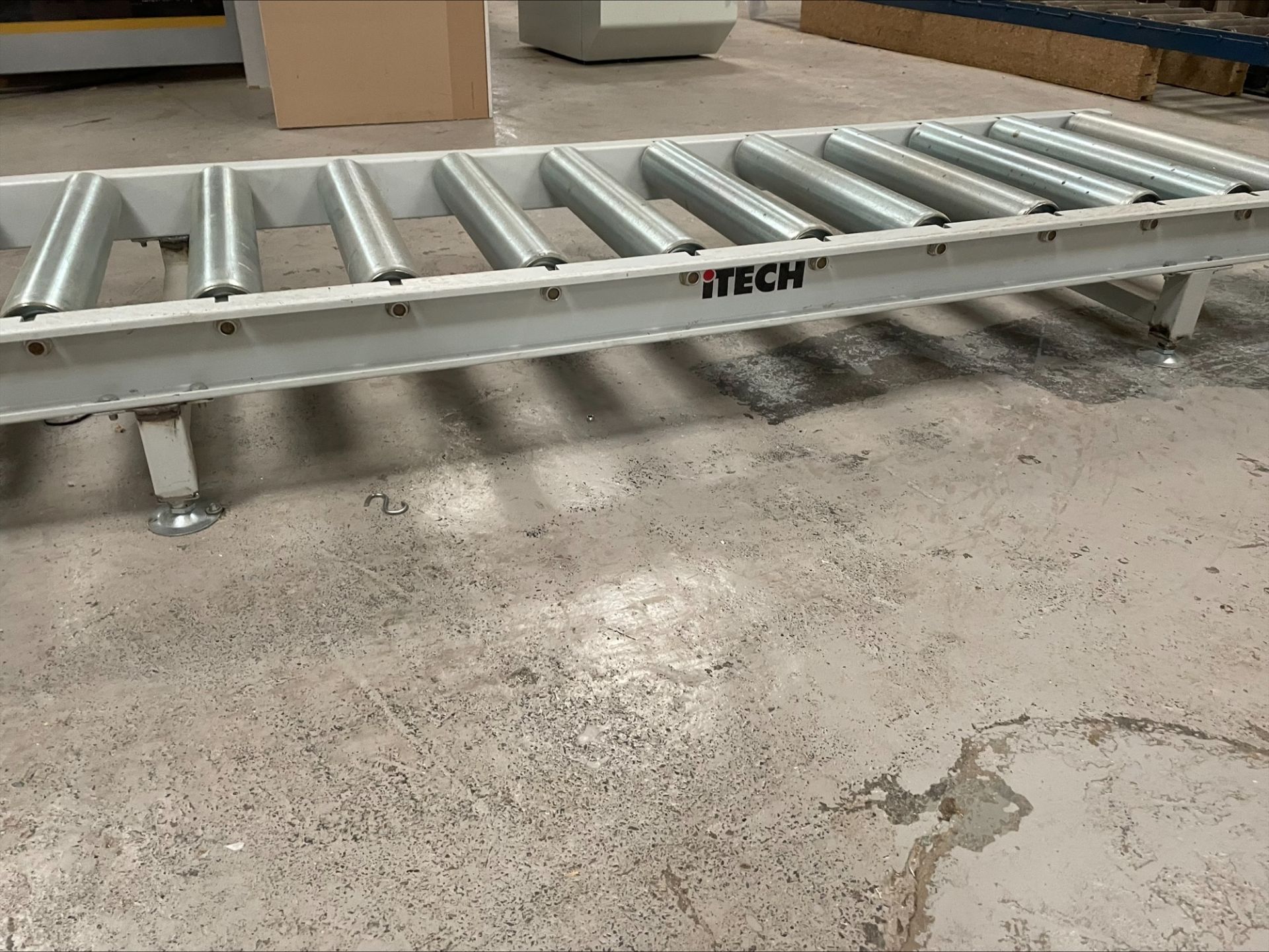 iTech single section gravity roller conveyoring, total width: 600mm, total length: 2000mm, height: - Image 2 of 2